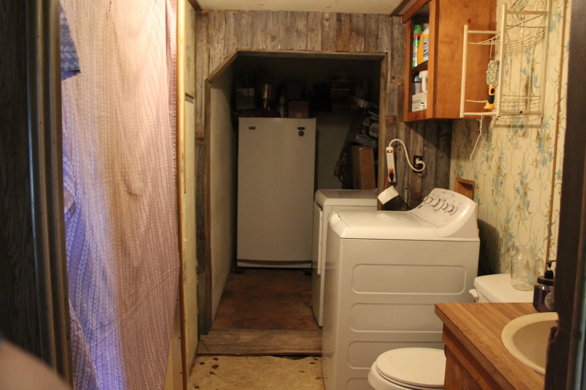 2nd bathroom and laundry