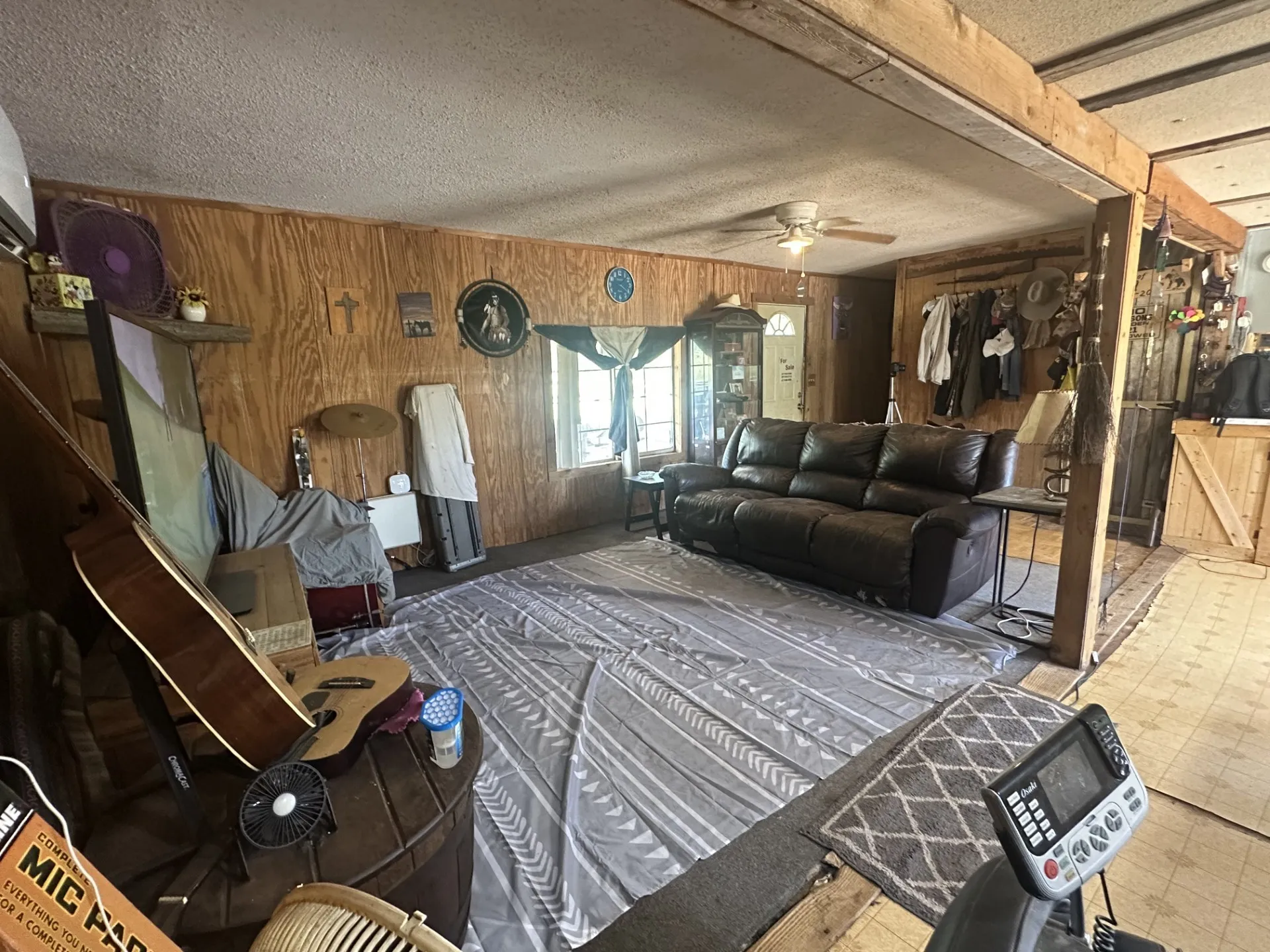 Single Family Residence For Sale in Parker County , 118 Rommel Court, Springtown, Texas 76082, 3 Bedroom, 2 Bathroom, Garage spaces, 1,440 Sqft, built in 1973, mls#21309853, Real Estate Agent in Springtown, Homes For Sale in Parker county, Homes For Sale in Springtown, Realtor in Springtown Texas, Real Estate Brokerage Independent Realty Texas, Luminita Cordes Realtor