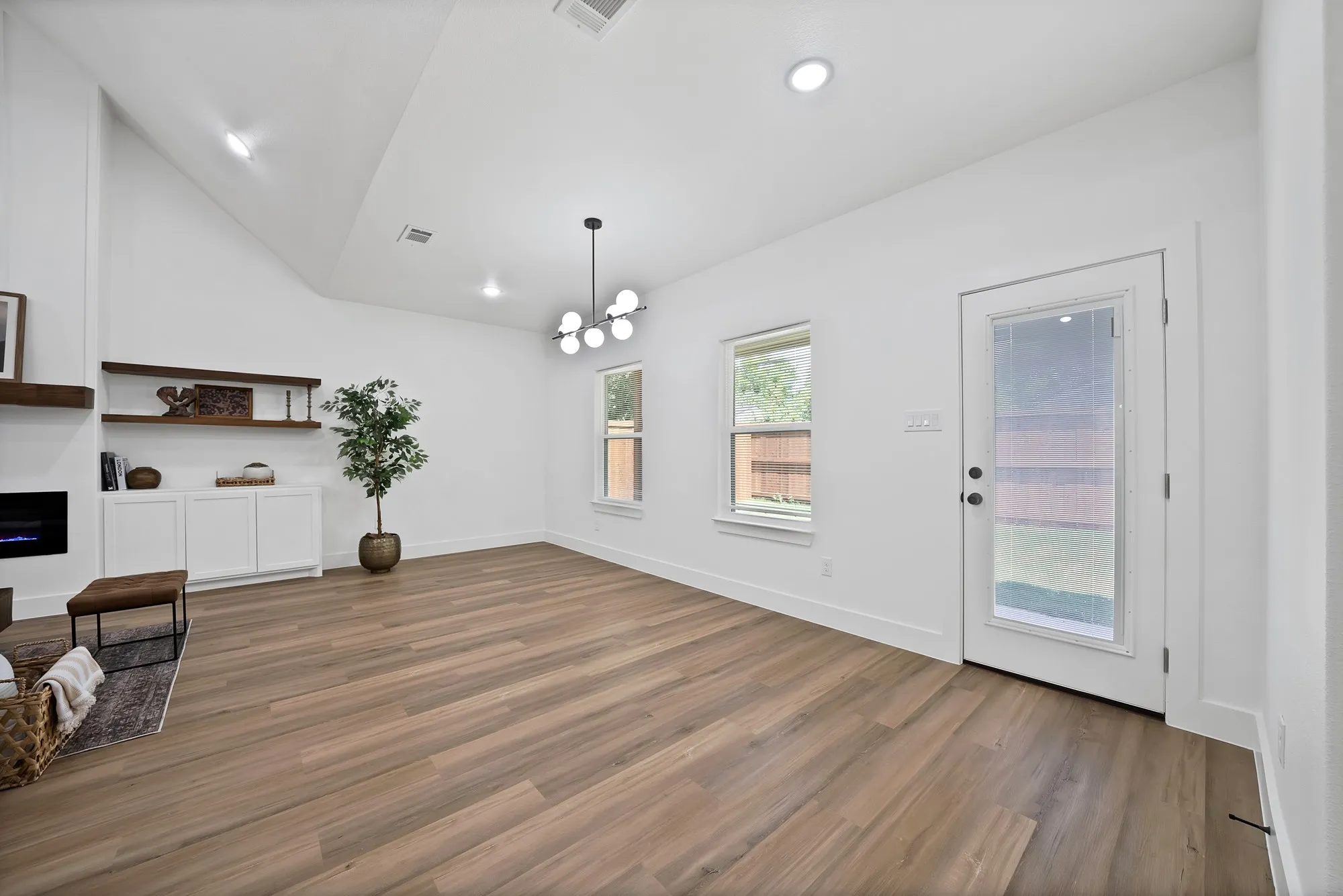 Single Family Residence For Sale in Tarrant County , 1021 E Richmond Avenue, Fort Worth, Texas 76104, 4 Bedroom, 3 Bathroom, 2 Garage spaces, 1,999 Sqft, built in 2026, mls#21316003, Real Estate Agent in Fort Worth, Homes For Sale in Tarrant county, Homes For Sale in Fort Worth, Realtor in Fort Worth Texas, Real Estate Brokerage Independent Realty Texas, Luminita Cordes Realtor