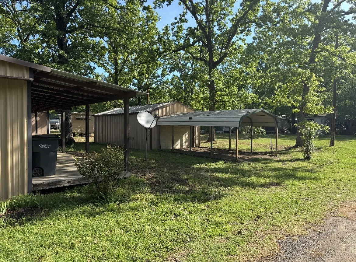 Manufactured Home For Sale in Rains County , 408 Private Road 7702, Emory, Texas 75440, 1 Bedroom, 1 Bathroom, 1 Garage spaces, 746 Sqft, built in 1982, mls#21315676, Real Estate Agent in Emory, Homes For Sale in Rains county, Homes For Sale in Emory, Realtor in Emory Texas, Real Estate Brokerage Independent Realty Texas, Luminita Cordes Realtor