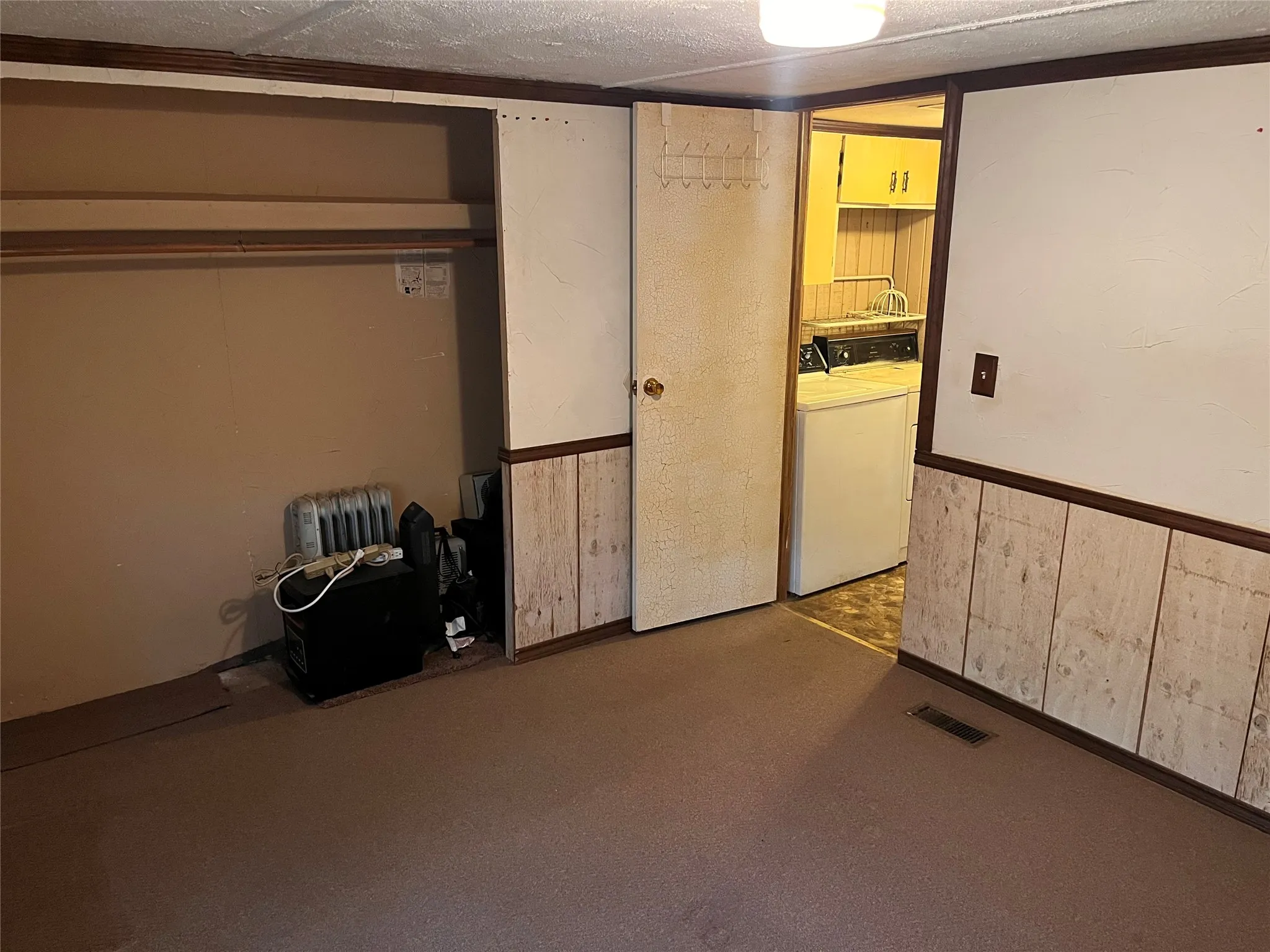 Manufactured Home For Sale in Rains County , 408 Private Road 7702, Emory, Texas 75440, 1 Bedroom, 1 Bathroom, 1 Garage spaces, 746 Sqft, built in 1982, mls#21315676, Real Estate Agent in Emory, Homes For Sale in Rains county, Homes For Sale in Emory, Realtor in Emory Texas, Real Estate Brokerage Independent Realty Texas, Luminita Cordes Realtor