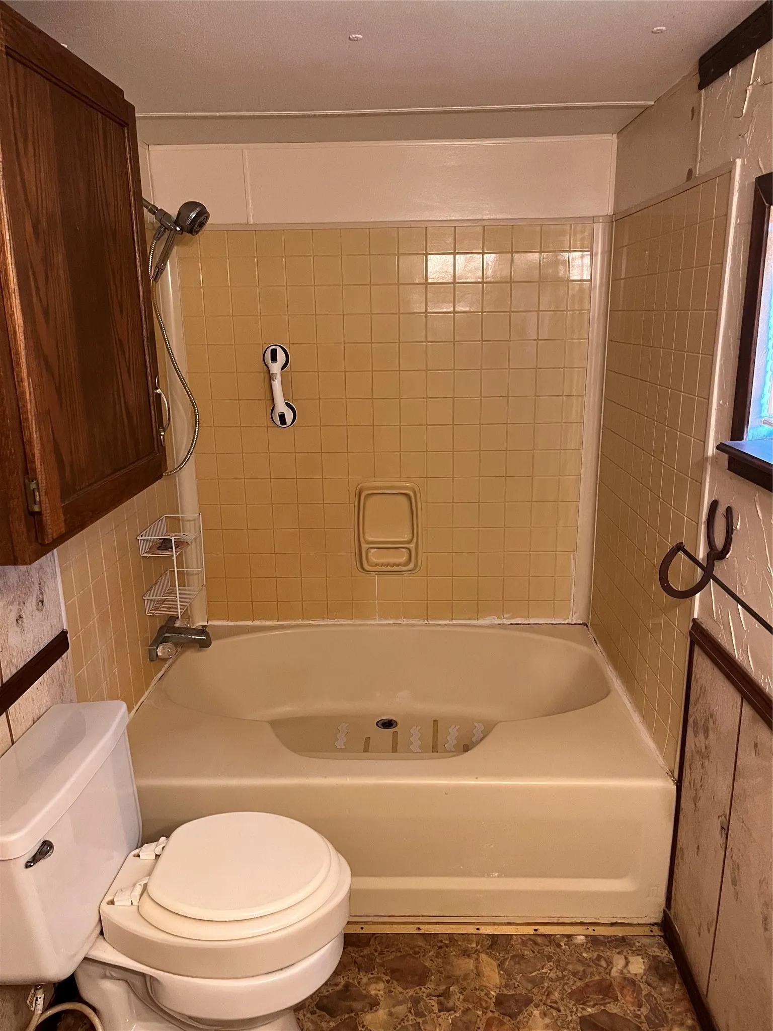 Manufactured Home For Sale in Rains County , 408 Private Road 7702, Emory, Texas 75440, 1 Bedroom, 1 Bathroom, 1 Garage spaces, 746 Sqft, built in 1982, mls#21315676, Real Estate Agent in Emory, Homes For Sale in Rains county, Homes For Sale in Emory, Realtor in Emory Texas, Real Estate Brokerage Independent Realty Texas, Luminita Cordes Realtor