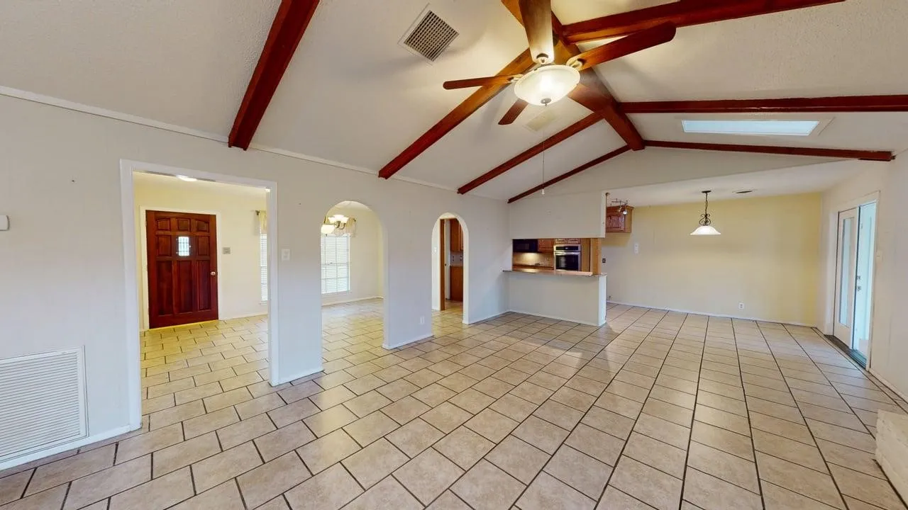 Single Family Residence For Sale in Mc Culloch County , 115 Parkview, Brady, Texas 76825, 3 Bedroom, 3 Bathroom, 2 Garage spaces, 1,872 Sqft, built in 1973, mls#21316070, Real Estate Agent in Brady, Homes For Sale in Mc Culloch county, Homes For Sale in Brady, Realtor in Brady Texas, Real Estate Brokerage Independent Realty Texas, Luminita Cordes Realtor