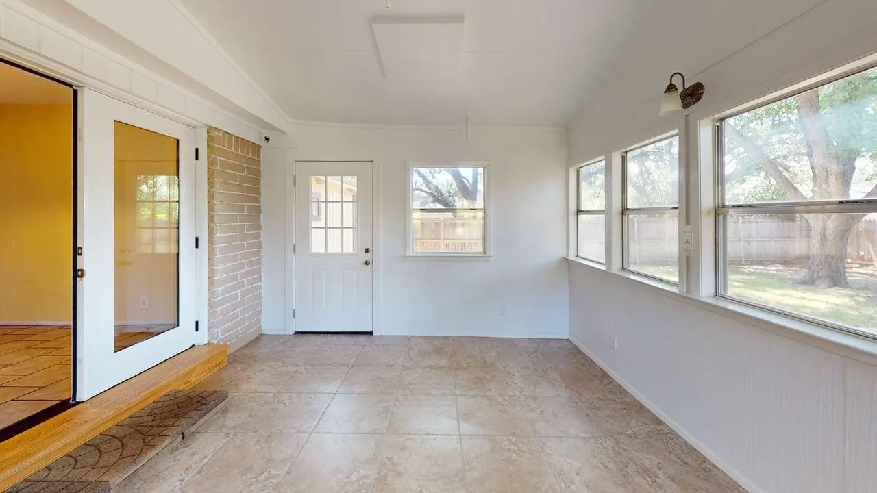 Single Family Residence For Sale in Mc Culloch County , 115 Parkview, Brady, Texas 76825, 3 Bedroom, 3 Bathroom, 2 Garage spaces, 1,872 Sqft, built in 1973, mls#21316070, Real Estate Agent in Brady, Homes For Sale in Mc Culloch county, Homes For Sale in Brady, Realtor in Brady Texas, Real Estate Brokerage Independent Realty Texas, Luminita Cordes Realtor