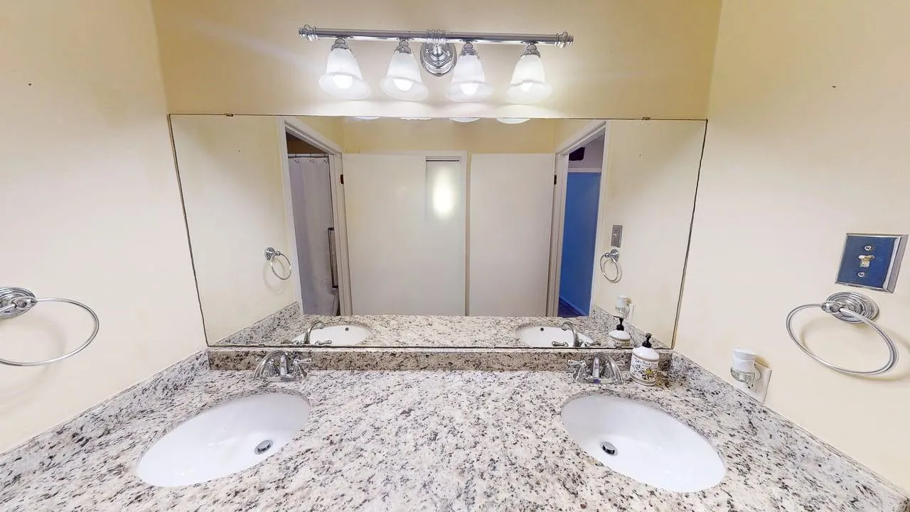 Single Family Residence For Sale in Mc Culloch County , 115 Parkview, Brady, Texas 76825, 3 Bedroom, 3 Bathroom, 2 Garage spaces, 1,872 Sqft, built in 1973, mls#21316070, Real Estate Agent in Brady, Homes For Sale in Mc Culloch county, Homes For Sale in Brady, Realtor in Brady Texas, Real Estate Brokerage Independent Realty Texas, Luminita Cordes Realtor