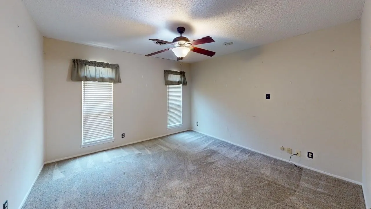 Single Family Residence For Sale in Mc Culloch County , 115 Parkview, Brady, Texas 76825, 3 Bedroom, 3 Bathroom, 2 Garage spaces, 1,872 Sqft, built in 1973, mls#21316070, Real Estate Agent in Brady, Homes For Sale in Mc Culloch county, Homes For Sale in Brady, Realtor in Brady Texas, Real Estate Brokerage Independent Realty Texas, Luminita Cordes Realtor