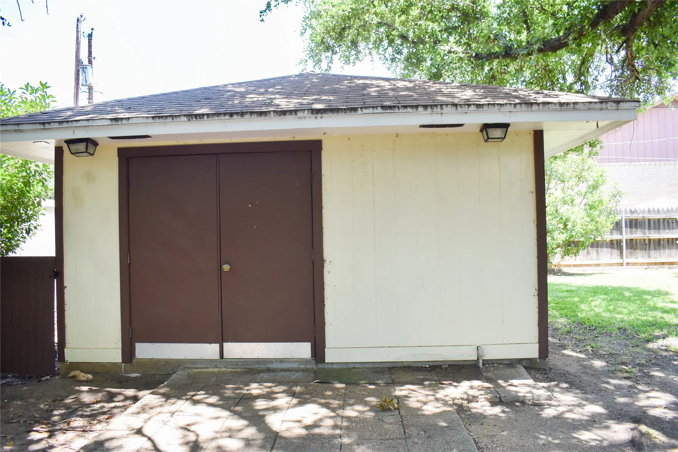 Single Family Residence For Sale in Mc Culloch County , 115 Parkview, Brady, Texas 76825, 3 Bedroom, 3 Bathroom, 2 Garage spaces, 1,872 Sqft, built in 1973, mls#21316070, Real Estate Agent in Brady, Homes For Sale in Mc Culloch county, Homes For Sale in Brady, Realtor in Brady Texas, Real Estate Brokerage Independent Realty Texas, Luminita Cordes Realtor