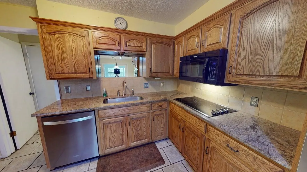 Single Family Residence For Sale in Mc Culloch County , 115 Parkview, Brady, Texas 76825, 3 Bedroom, 3 Bathroom, 2 Garage spaces, 1,872 Sqft, built in 1973, mls#21316070, Real Estate Agent in Brady, Homes For Sale in Mc Culloch county, Homes For Sale in Brady, Realtor in Brady Texas, Real Estate Brokerage Independent Realty Texas, Luminita Cordes Realtor