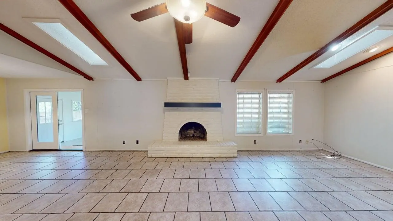 Single Family Residence For Sale in Mc Culloch County , 115 Parkview, Brady, Texas 76825, 3 Bedroom, 3 Bathroom, 2 Garage spaces, 1,872 Sqft, built in 1973, mls#21316070, Real Estate Agent in Brady, Homes For Sale in Mc Culloch county, Homes For Sale in Brady, Realtor in Brady Texas, Real Estate Brokerage Independent Realty Texas, Luminita Cordes Realtor