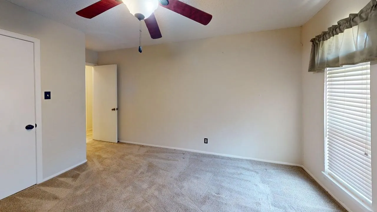 Single Family Residence For Sale in Mc Culloch County , 115 Parkview, Brady, Texas 76825, 3 Bedroom, 3 Bathroom, 2 Garage spaces, 1,872 Sqft, built in 1973, mls#21316070, Real Estate Agent in Brady, Homes For Sale in Mc Culloch county, Homes For Sale in Brady, Realtor in Brady Texas, Real Estate Brokerage Independent Realty Texas, Luminita Cordes Realtor