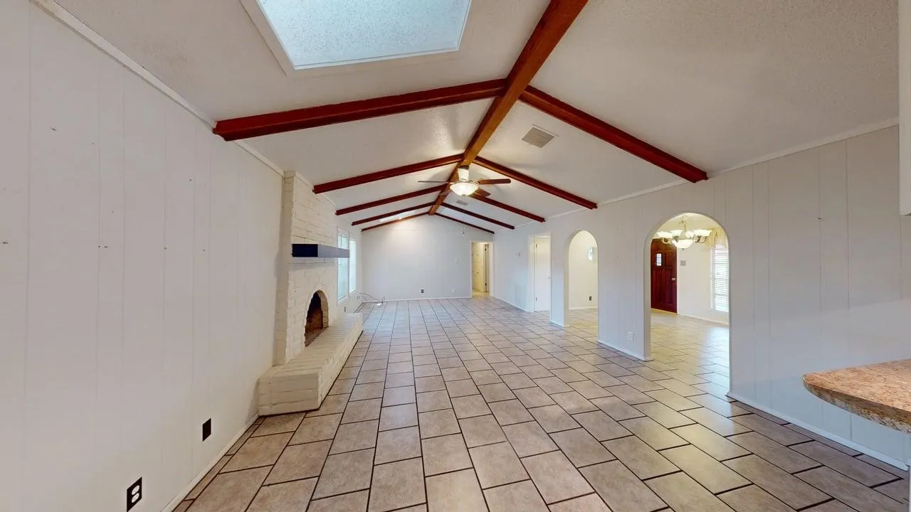 Single Family Residence For Sale in Mc Culloch County , 115 Parkview, Brady, Texas 76825, 3 Bedroom, 3 Bathroom, 2 Garage spaces, 1,872 Sqft, built in 1973, mls#21316070, Real Estate Agent in Brady, Homes For Sale in Mc Culloch county, Homes For Sale in Brady, Realtor in Brady Texas, Real Estate Brokerage Independent Realty Texas, Luminita Cordes Realtor