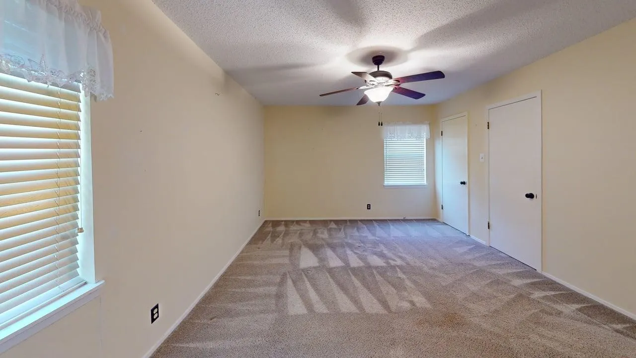 Single Family Residence For Sale in Mc Culloch County , 115 Parkview, Brady, Texas 76825, 3 Bedroom, 3 Bathroom, 2 Garage spaces, 1,872 Sqft, built in 1973, mls#21316070, Real Estate Agent in Brady, Homes For Sale in Mc Culloch county, Homes For Sale in Brady, Realtor in Brady Texas, Real Estate Brokerage Independent Realty Texas, Luminita Cordes Realtor