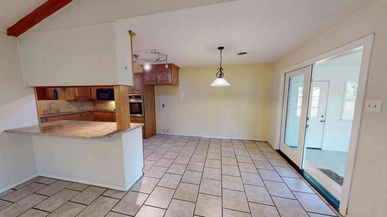 Single Family Residence For Sale in Mc Culloch County , 115 Parkview, Brady, Texas 76825, 3 Bedroom, 3 Bathroom, 2 Garage spaces, 1,872 Sqft, built in 1973, mls#21316070, Real Estate Agent in Brady, Homes For Sale in Mc Culloch county, Homes For Sale in Brady, Realtor in Brady Texas, Real Estate Brokerage Independent Realty Texas, Luminita Cordes Realtor