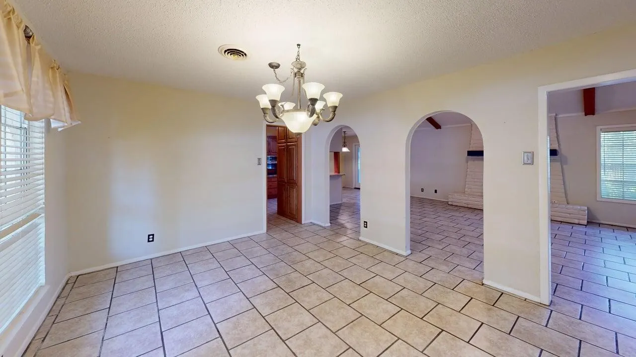 Single Family Residence For Sale in Mc Culloch County , 115 Parkview, Brady, Texas 76825, 3 Bedroom, 3 Bathroom, 2 Garage spaces, 1,872 Sqft, built in 1973, mls#21316070, Real Estate Agent in Brady, Homes For Sale in Mc Culloch county, Homes For Sale in Brady, Realtor in Brady Texas, Real Estate Brokerage Independent Realty Texas, Luminita Cordes Realtor