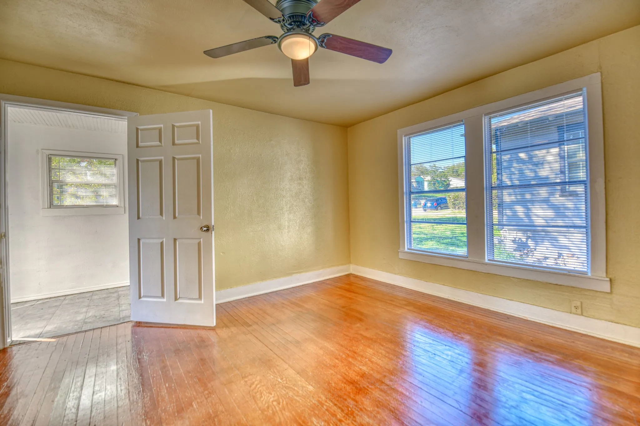 Single Family Residence For Rent in Dallas County , 1559 Vermont Avenue, Dallas, Texas 75216, 2 Bedroom, 1 Bathroom, Garage spaces, 1,066 Sqft, built in 1925, mls#21316114, Real Estate Agent in Dallas, Homes For Rent in Dallas county, Homes For Rent in Dallas, Realtor in Dallas Texas, Real Estate Brokerage Independent Realty Texas, Luminita Cordes Realtor