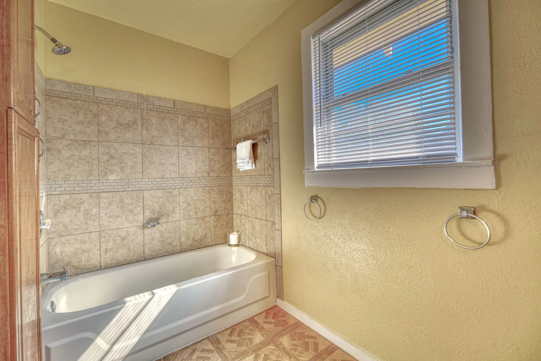Single Family Residence For Rent in Dallas County , 1559 Vermont Avenue, Dallas, Texas 75216, 2 Bedroom, 1 Bathroom, Garage spaces, 1,066 Sqft, built in 1925, mls#21316114, Real Estate Agent in Dallas, Homes For Rent in Dallas county, Homes For Rent in Dallas, Realtor in Dallas Texas, Real Estate Brokerage Independent Realty Texas, Luminita Cordes Realtor