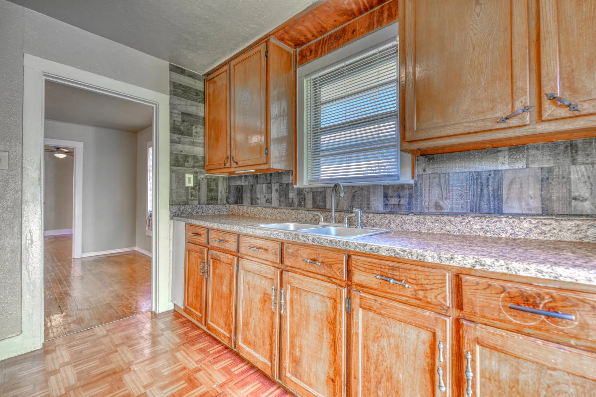 Single Family Residence For Rent in Dallas County , 1559 Vermont Avenue, Dallas, Texas 75216, 2 Bedroom, 1 Bathroom, Garage spaces, 1,066 Sqft, built in 1925, mls#21316114, Real Estate Agent in Dallas, Homes For Rent in Dallas county, Homes For Rent in Dallas, Realtor in Dallas Texas, Real Estate Brokerage Independent Realty Texas, Luminita Cordes Realtor