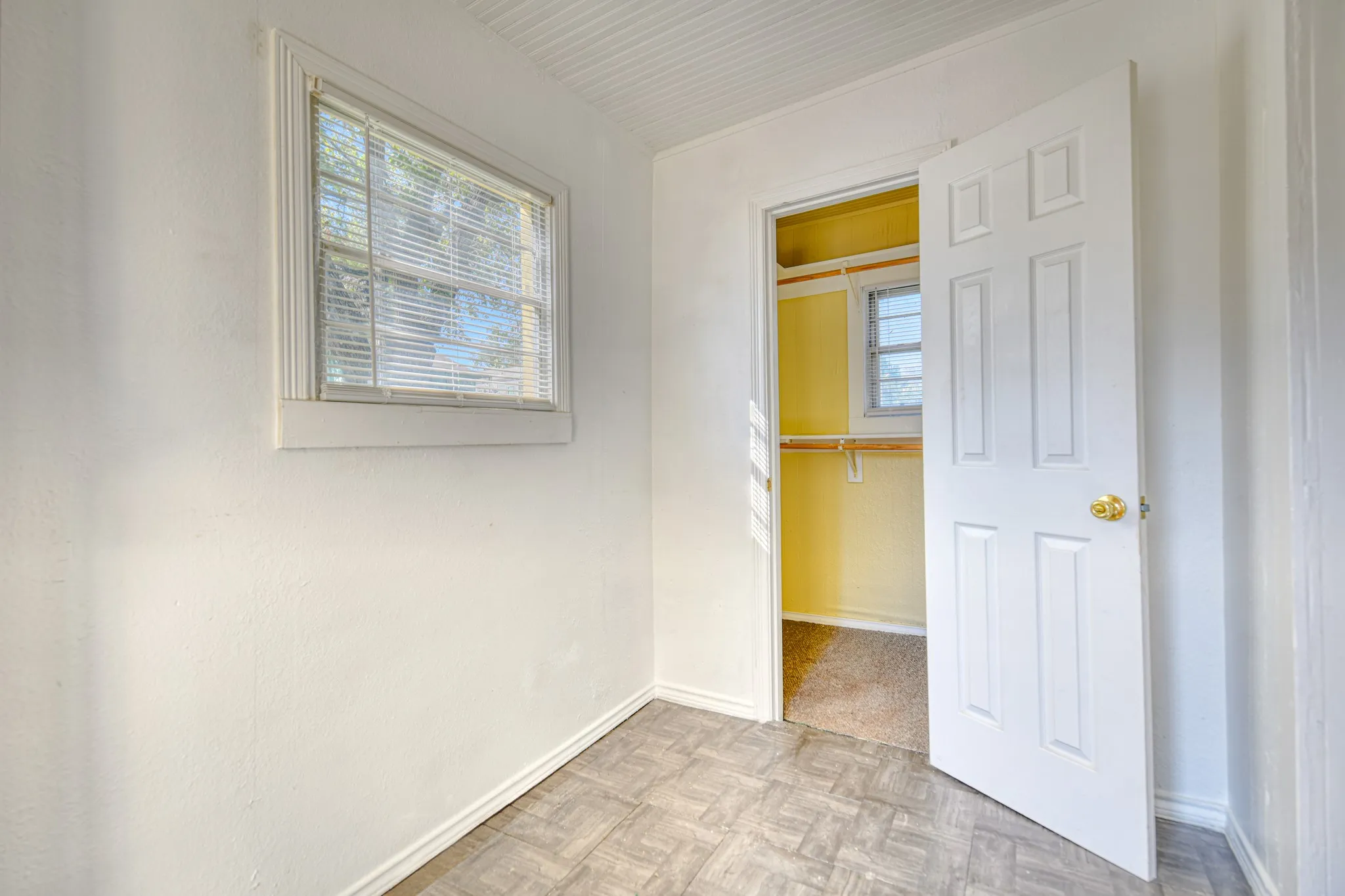 Single Family Residence For Rent in Dallas County , 1559 Vermont Avenue, Dallas, Texas 75216, 2 Bedroom, 1 Bathroom, Garage spaces, 1,066 Sqft, built in 1925, mls#21316114, Real Estate Agent in Dallas, Homes For Rent in Dallas county, Homes For Rent in Dallas, Realtor in Dallas Texas, Real Estate Brokerage Independent Realty Texas, Luminita Cordes Realtor