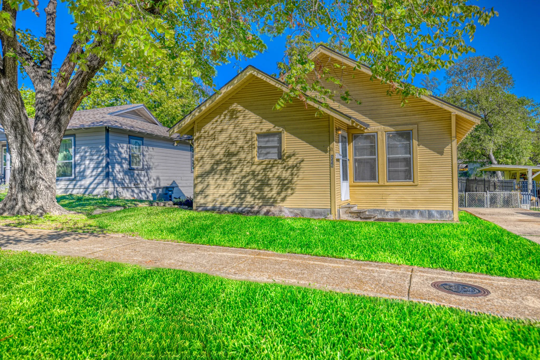 Single Family Residence For Rent in Dallas County , 1559 Vermont Avenue, Dallas, Texas 75216, 2 Bedroom, 1 Bathroom, Garage spaces, 1,066 Sqft, built in 1925, mls#21316114, Real Estate Agent in Dallas, Homes For Rent in Dallas county, Homes For Rent in Dallas, Realtor in Dallas Texas, Real Estate Brokerage Independent Realty Texas, Luminita Cordes Realtor