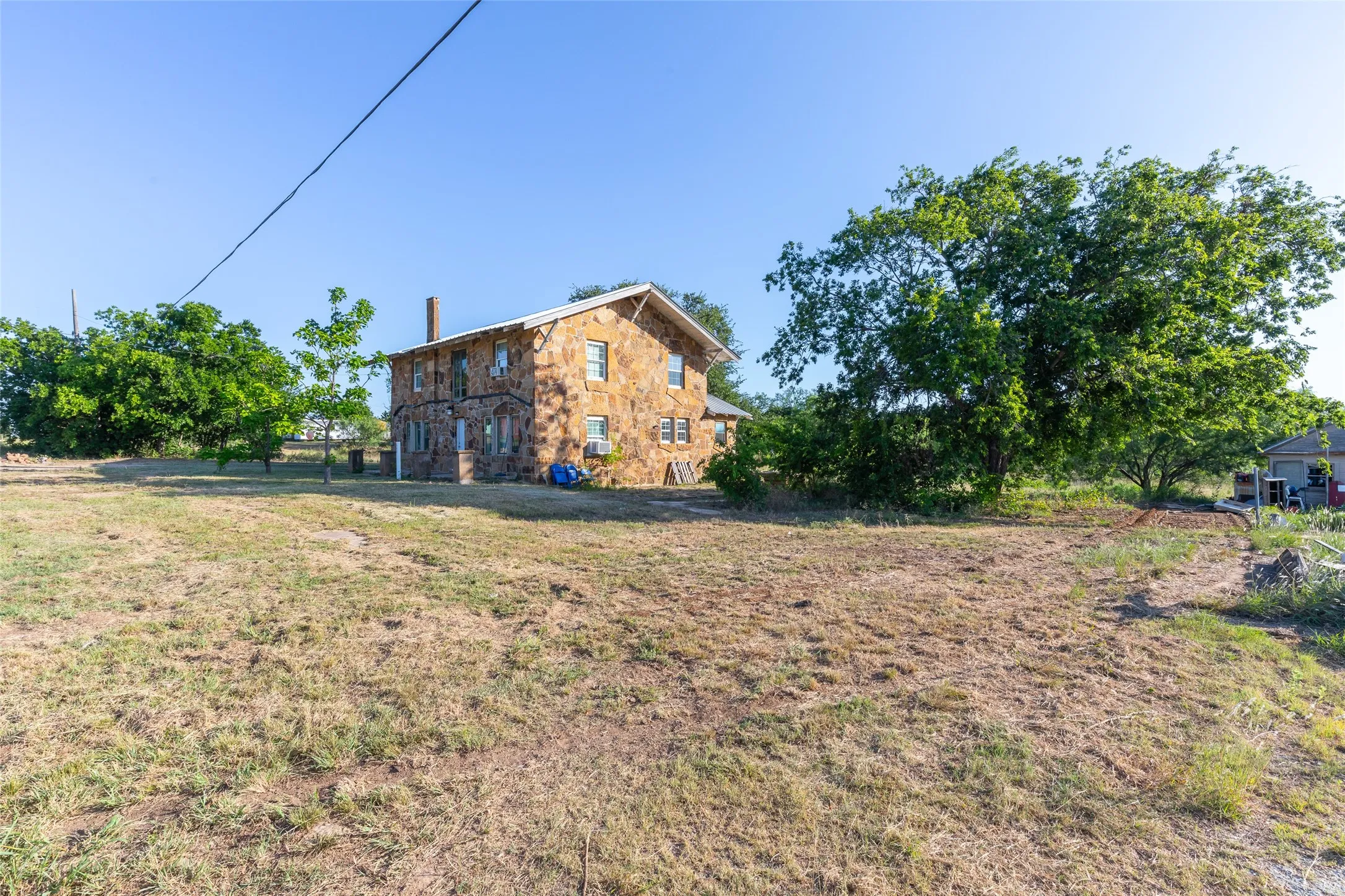 Single Family Residence For Sale in Shackelford County , 640 Ground Street, Moran, Texas 76464, 4 Bedroom, 2 Bathroom, Garage spaces, 2,002 Sqft, built in 1925, mls#21316089, Real Estate Agent in Moran, Homes For Sale in Shackelford county, Homes For Sale in Moran, Realtor in Moran Texas, Real Estate Brokerage Independent Realty Texas, Luminita Cordes Realtor