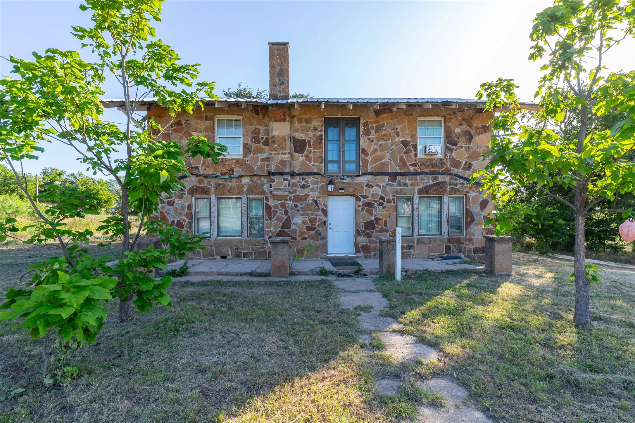 Single Family Residence For Sale in Shackelford County , 640 Ground Street, Moran, Texas 76464, 4 Bedroom, 2 Bathroom, Garage spaces, 2,002 Sqft, built in 1925, mls#21316089, Real Estate Agent in Moran, Homes For Sale in Shackelford county, Homes For Sale in Moran, Realtor in Moran Texas, Real Estate Brokerage Independent Realty Texas, Luminita Cordes Realtor