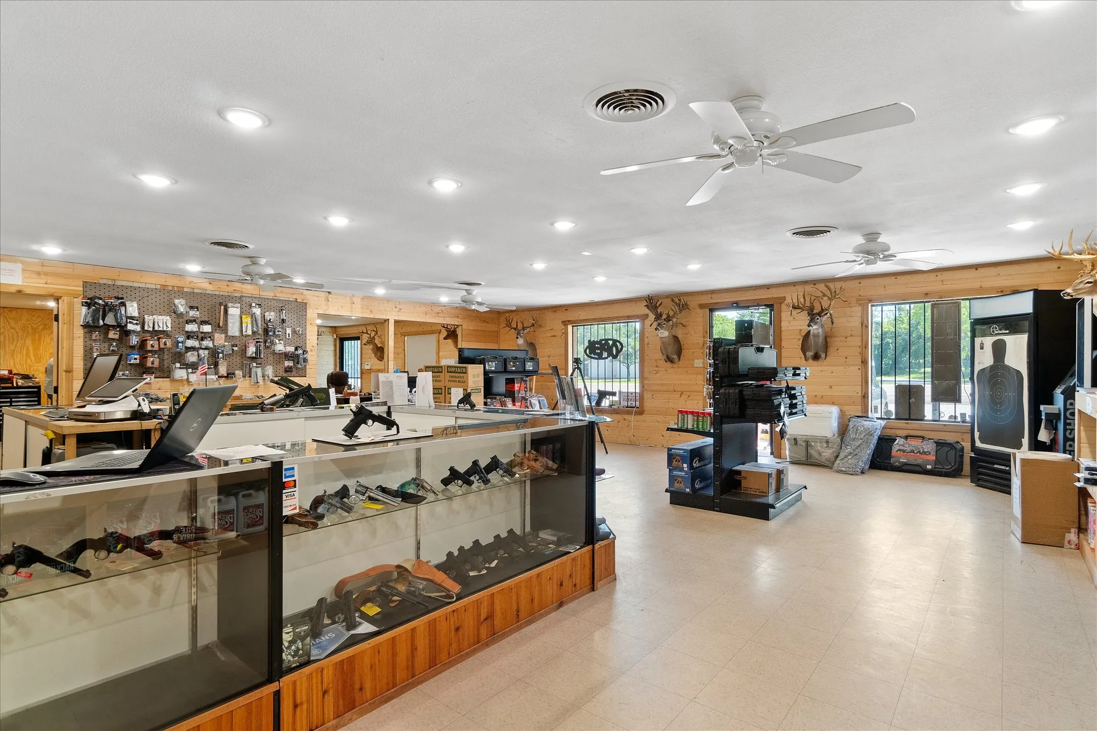 Retail For Rent in Van Zandt County , 701 Pine D, Edgewood, Texas 75117, 0, 0, Garage spaces, 0 Sqft, built in 1978, Price $1,450, mls#21316126, Real Estate Agent in Edgewood, Homes For Rent in Van Zandt county, Homes For Rent in Edgewood, Realtor in Edgewood Texas, Real Estate Brokerage Independent Realty Texas, Luminita Cordes Realtor