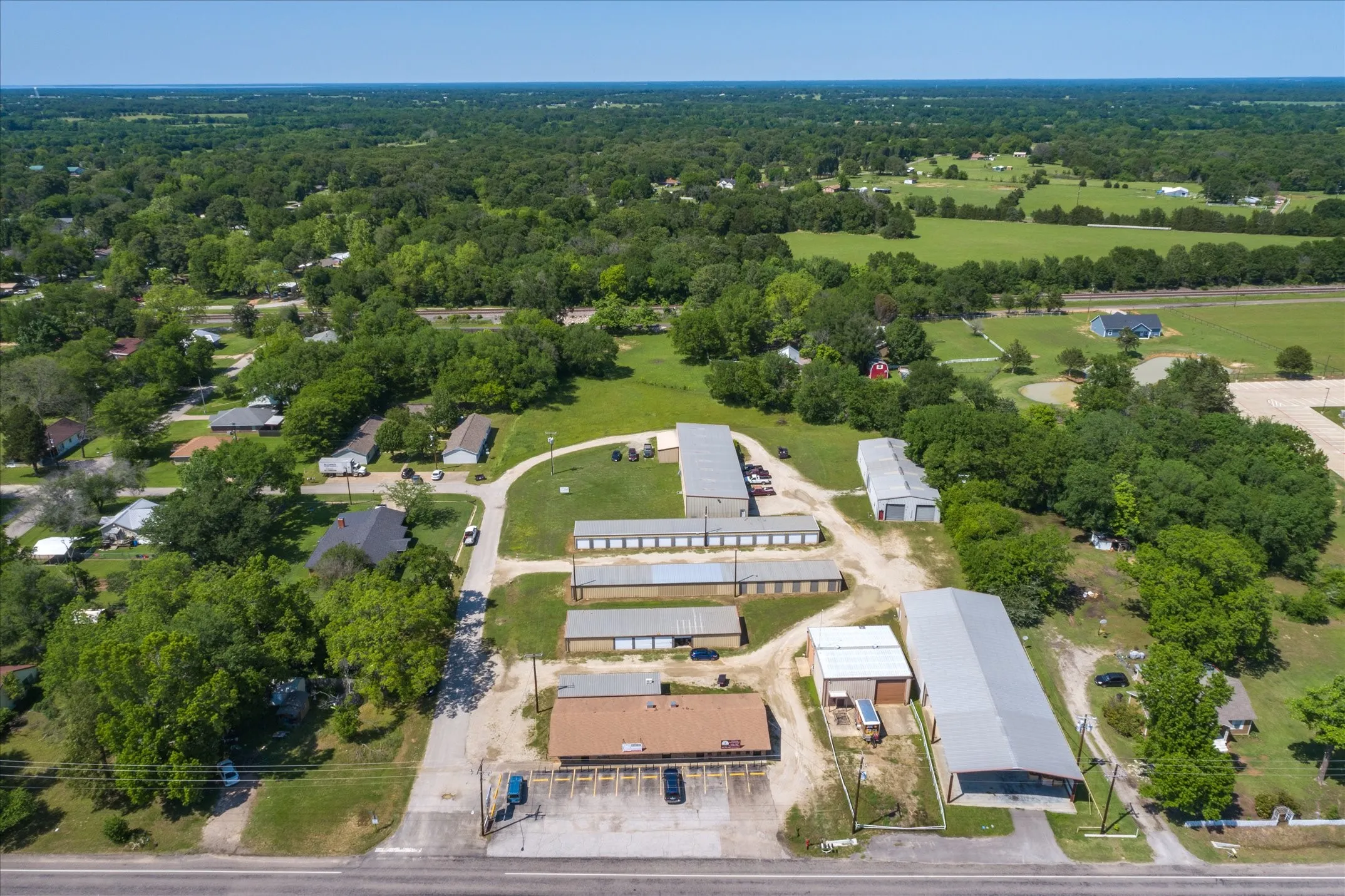 Retail For Rent in Van Zandt County , 701 Pine D, Edgewood, Texas 75117, 0, 0, Garage spaces, 0 Sqft, built in 1978, Price $1,450, mls#21316126, Real Estate Agent in Edgewood, Homes For Rent in Van Zandt county, Homes For Rent in Edgewood, Realtor in Edgewood Texas, Real Estate Brokerage Independent Realty Texas, Luminita Cordes Realtor