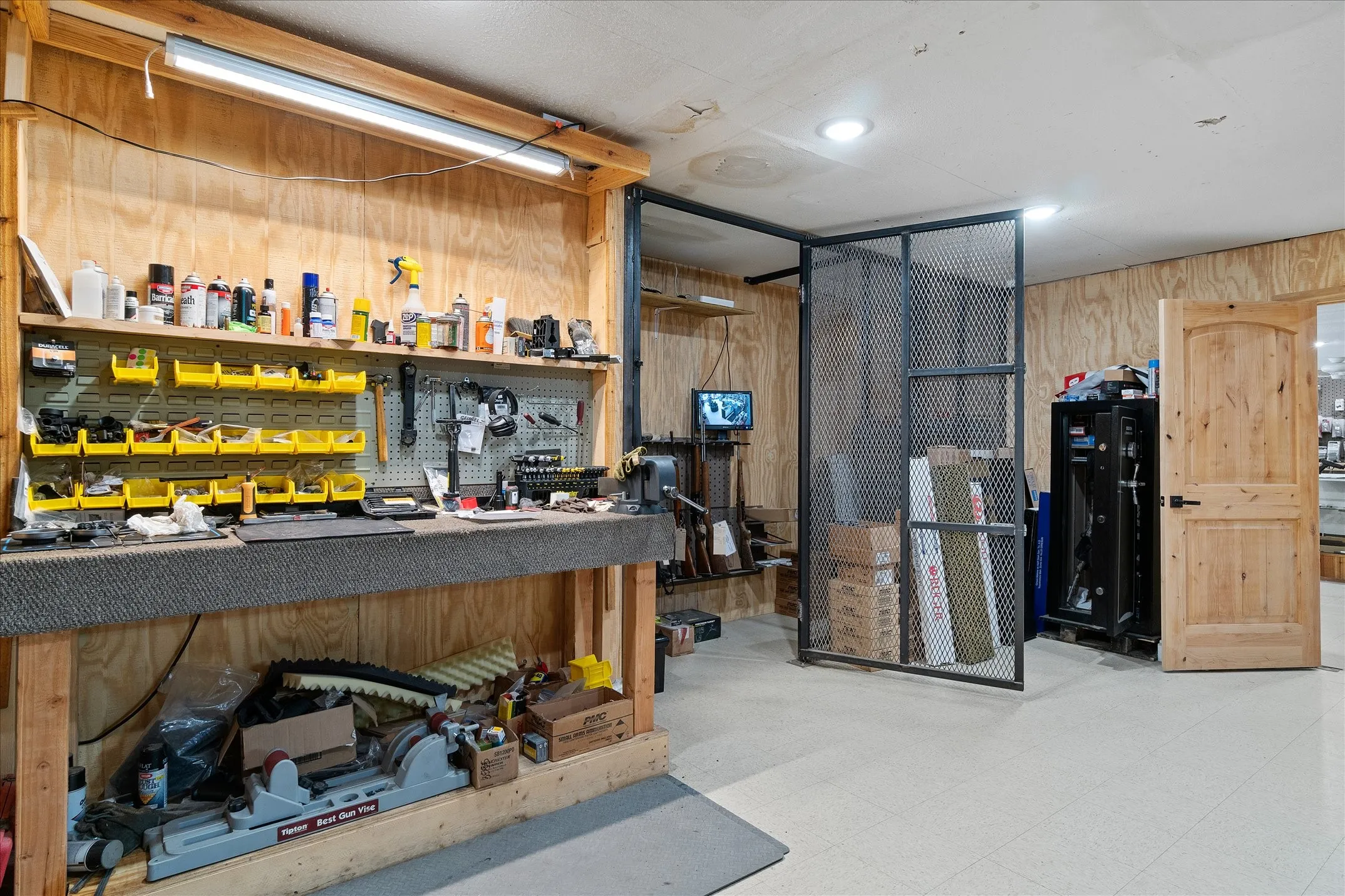 Retail For Rent in Van Zandt County , 701 Pine D, Edgewood, Texas 75117, 0, 0, Garage spaces, 0 Sqft, built in 1978, Price $1,450, mls#21316126, Real Estate Agent in Edgewood, Homes For Rent in Van Zandt county, Homes For Rent in Edgewood, Realtor in Edgewood Texas, Real Estate Brokerage Independent Realty Texas, Luminita Cordes Realtor