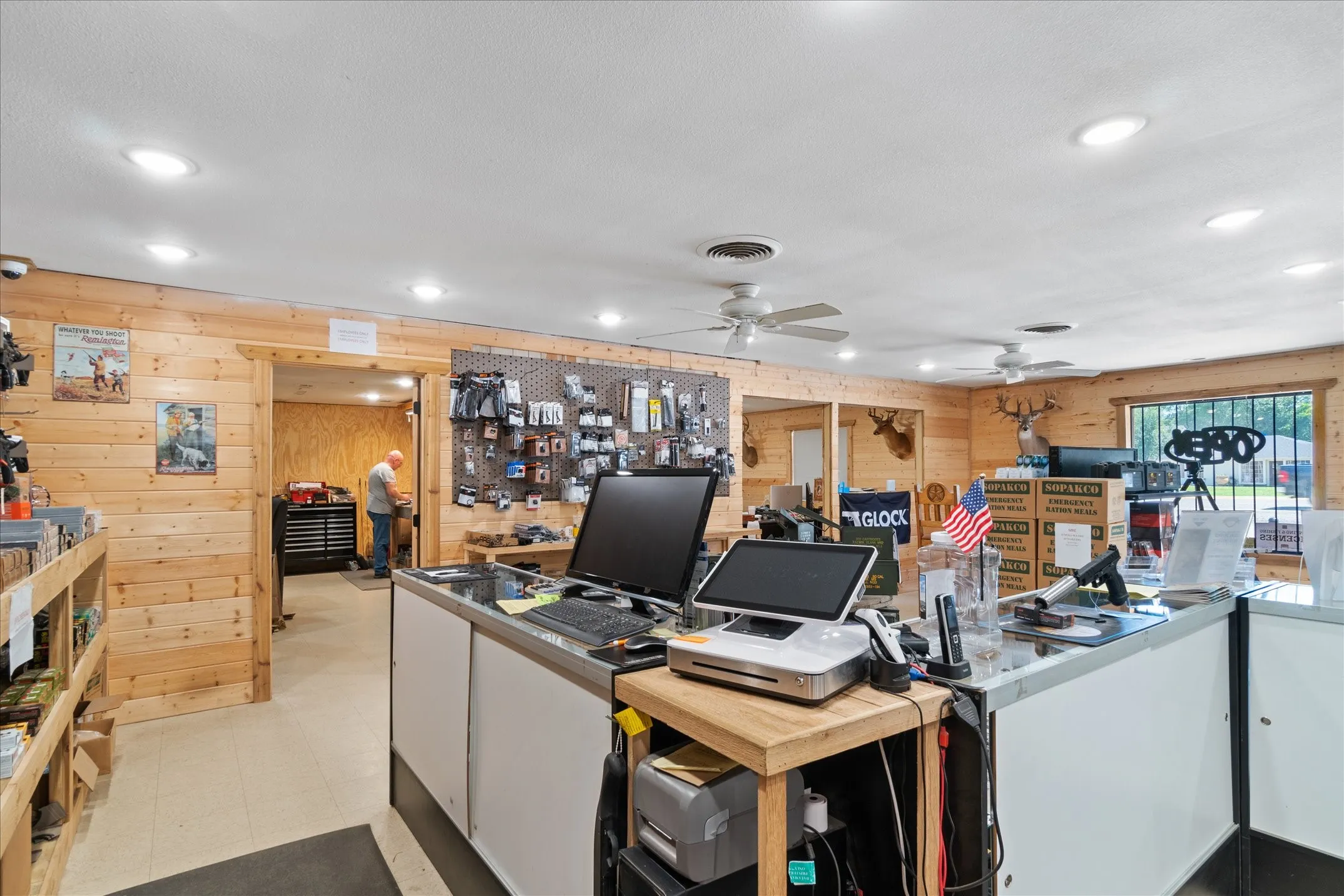 Retail For Rent in Van Zandt County , 701 Pine D, Edgewood, Texas 75117, 0, 0, Garage spaces, 0 Sqft, built in 1978, Price $1,450, mls#21316126, Real Estate Agent in Edgewood, Homes For Rent in Van Zandt county, Homes For Rent in Edgewood, Realtor in Edgewood Texas, Real Estate Brokerage Independent Realty Texas, Luminita Cordes Realtor