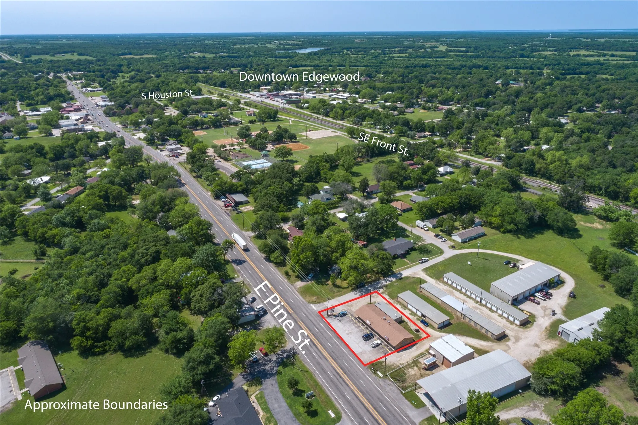 Retail For Rent in Van Zandt County , 701 Pine D, Edgewood, Texas 75117, 0, 0, Garage spaces, 0 Sqft, built in 1978, Price $1,450, mls#21316126, Real Estate Agent in Edgewood, Homes For Rent in Van Zandt county, Homes For Rent in Edgewood, Realtor in Edgewood Texas, Real Estate Brokerage Independent Realty Texas, Luminita Cordes Realtor