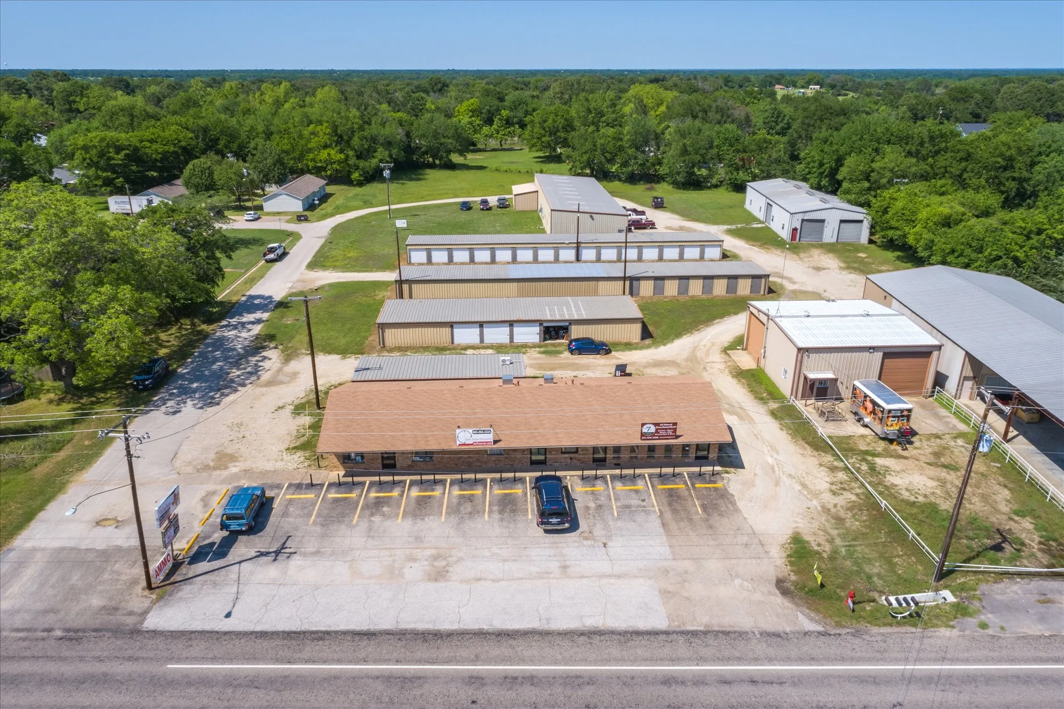 Retail For Rent in Van Zandt County , 701 Pine D, Edgewood, Texas 75117, 0, 0, Garage spaces, 0 Sqft, built in 1978, Price $1,450, mls#21316126, Real Estate Agent in Edgewood, Homes For Rent in Van Zandt county, Homes For Rent in Edgewood, Realtor in Edgewood Texas, Real Estate Brokerage Independent Realty Texas, Luminita Cordes Realtor