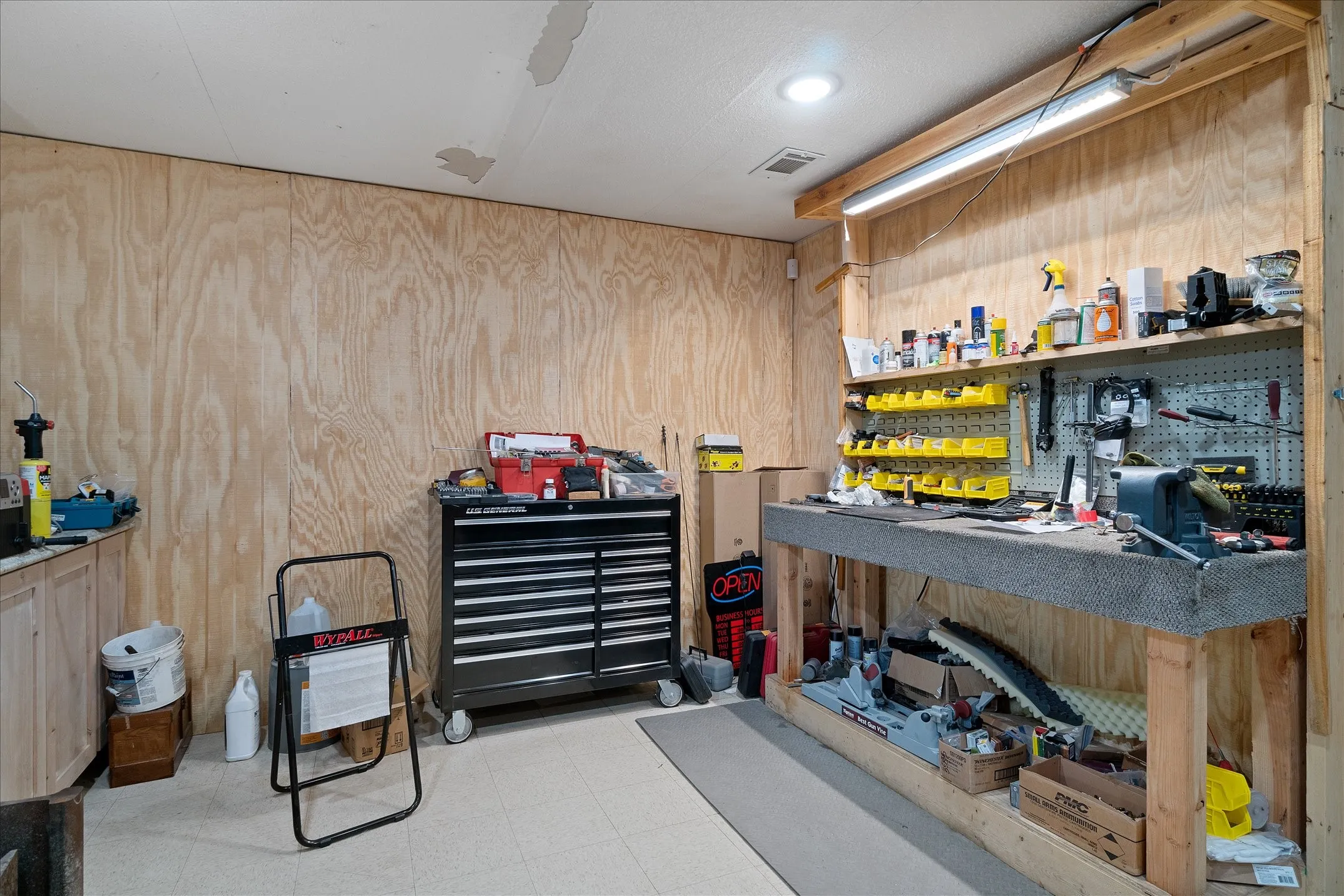 Retail For Rent in Van Zandt County , 701 Pine D, Edgewood, Texas 75117, 0, 0, Garage spaces, 0 Sqft, built in 1978, Price $1,450, mls#21316126, Real Estate Agent in Edgewood, Homes For Rent in Van Zandt county, Homes For Rent in Edgewood, Realtor in Edgewood Texas, Real Estate Brokerage Independent Realty Texas, Luminita Cordes Realtor