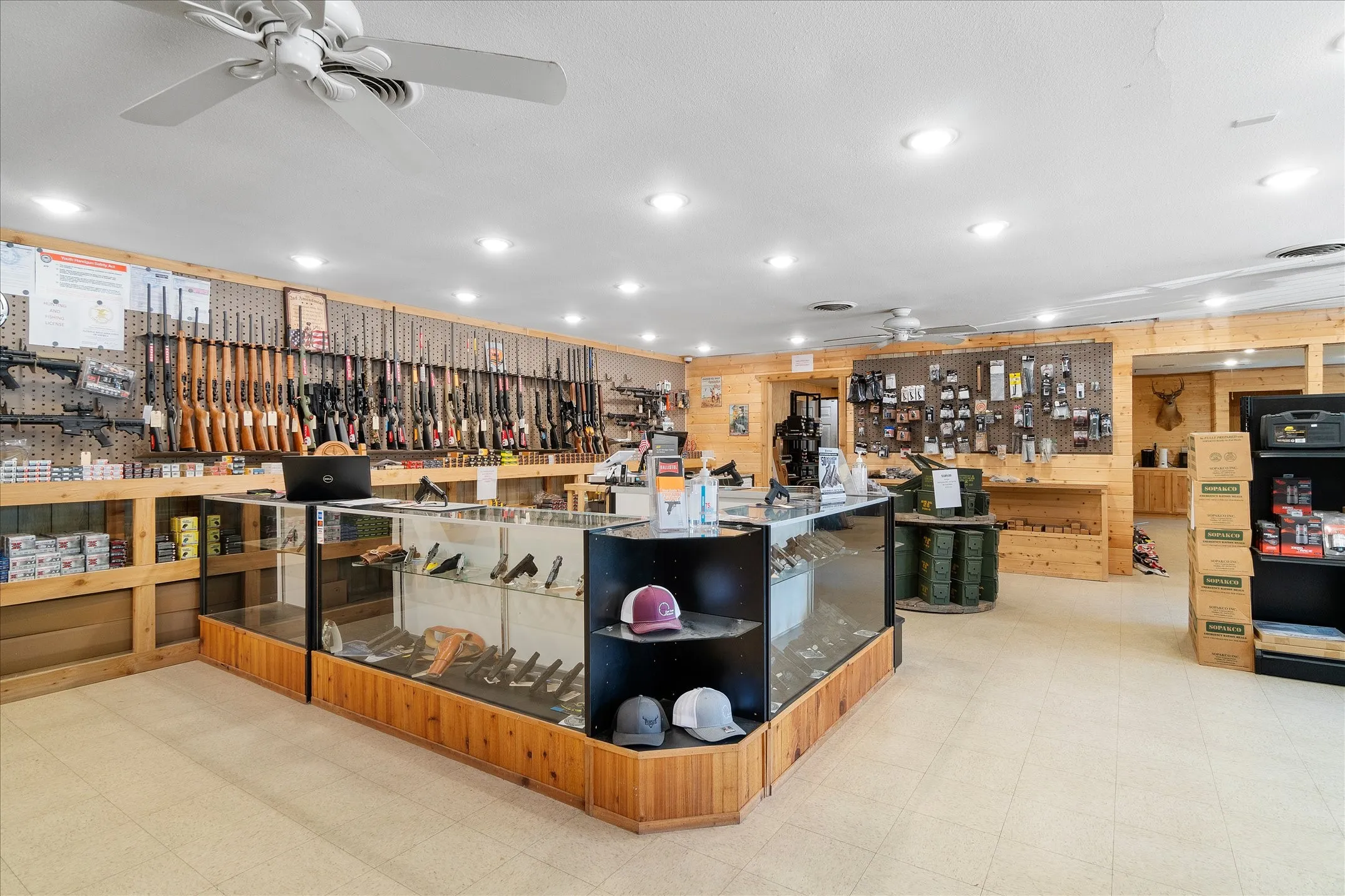 Retail For Rent in Van Zandt County , 701 Pine D, Edgewood, Texas 75117, 0, 0, Garage spaces, 0 Sqft, built in 1978, Price $1,450, mls#21316126, Real Estate Agent in Edgewood, Homes For Rent in Van Zandt county, Homes For Rent in Edgewood, Realtor in Edgewood Texas, Real Estate Brokerage Independent Realty Texas, Luminita Cordes Realtor