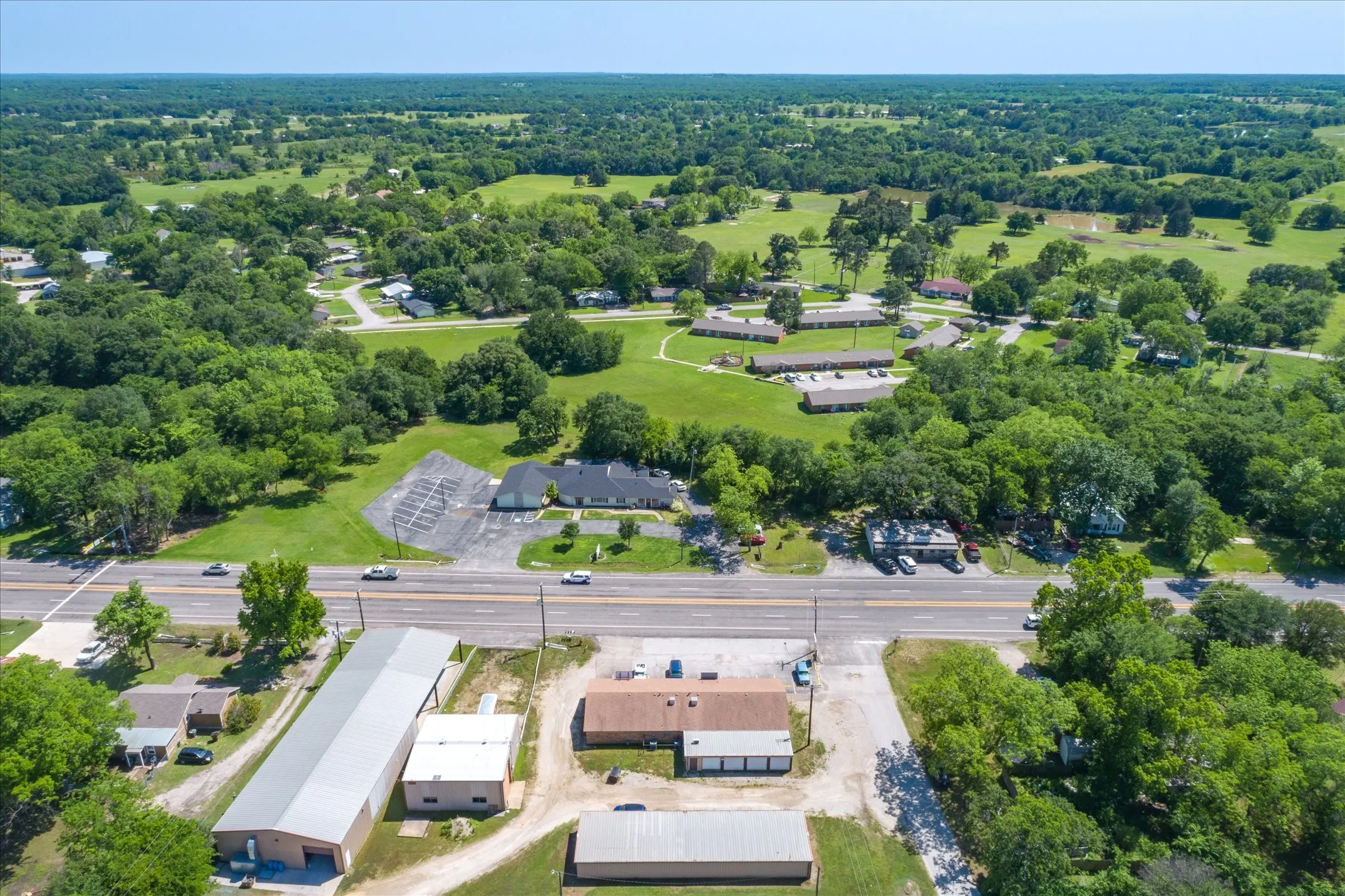Retail For Rent in Van Zandt County , 701 Pine D, Edgewood, Texas 75117, 0, 0, Garage spaces, 0 Sqft, built in 1978, Price $1,450, mls#21316126, Real Estate Agent in Edgewood, Homes For Rent in Van Zandt county, Homes For Rent in Edgewood, Realtor in Edgewood Texas, Real Estate Brokerage Independent Realty Texas, Luminita Cordes Realtor