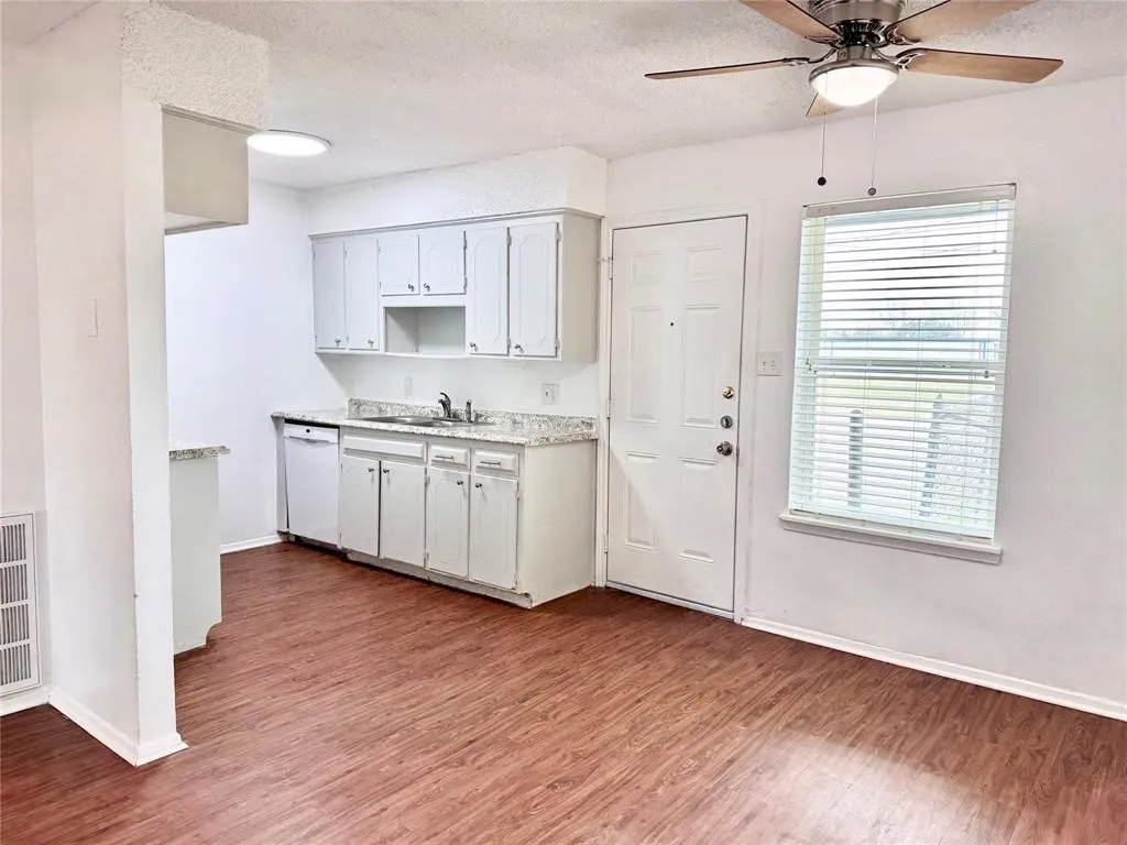 Quadruplex For Rent in Johnson County , 441 SW Thomas Street D, Burleson, Texas 76028, 2 Bedroom, 2 Bathroom, Garage spaces, 1,100 Sqft, built in 1979, mls#21290778, Real Estate Agent in Burleson, Homes For Rent in Johnson county, Homes For Rent in Burleson, Realtor in Burleson Texas, Real Estate Brokerage Independent Realty Texas, Luminita Cordes Realtor