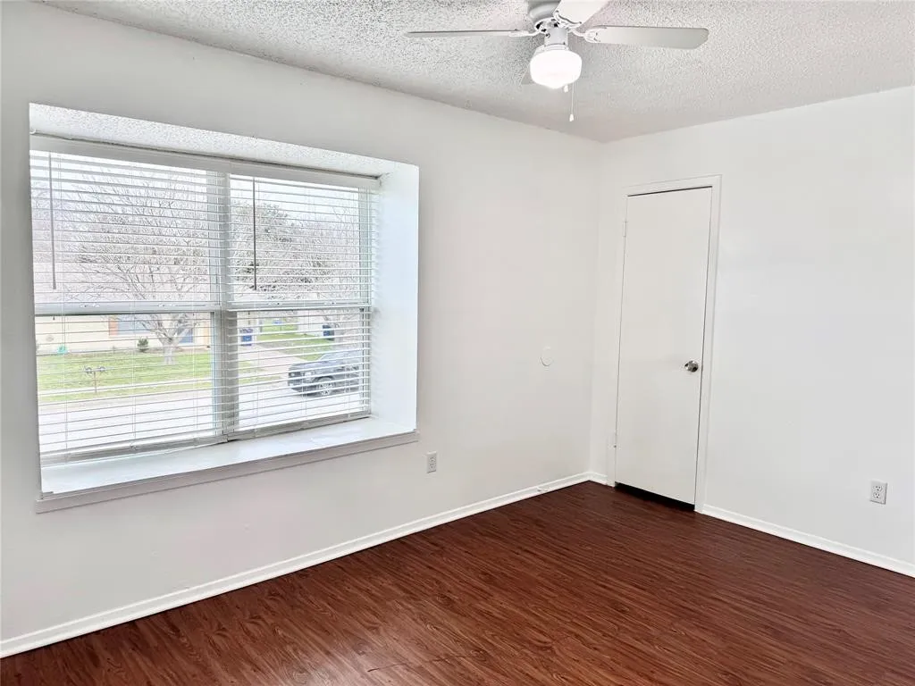 Quadruplex For Rent in Johnson County , 441 SW Thomas Street D, Burleson, Texas 76028, 2 Bedroom, 2 Bathroom, Garage spaces, 1,100 Sqft, built in 1979, mls#21290778, Real Estate Agent in Burleson, Homes For Rent in Johnson county, Homes For Rent in Burleson, Realtor in Burleson Texas, Real Estate Brokerage Independent Realty Texas, Luminita Cordes Realtor