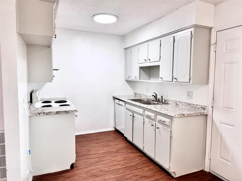 Quadruplex For Rent in Johnson County , 441 SW Thomas Street D, Burleson, Texas 76028, 2 Bedroom, 2 Bathroom, Garage spaces, 1,100 Sqft, built in 1979, mls#21290778, Real Estate Agent in Burleson, Homes For Rent in Johnson county, Homes For Rent in Burleson, Realtor in Burleson Texas, Real Estate Brokerage Independent Realty Texas, Luminita Cordes Realtor