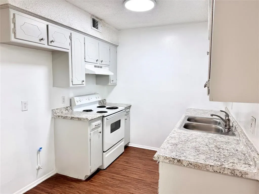 Quadruplex For Rent in Johnson County , 441 SW Thomas Street D, Burleson, Texas 76028, 2 Bedroom, 2 Bathroom, Garage spaces, 1,100 Sqft, built in 1979, mls#21290778, Real Estate Agent in Burleson, Homes For Rent in Johnson county, Homes For Rent in Burleson, Realtor in Burleson Texas, Real Estate Brokerage Independent Realty Texas, Luminita Cordes Realtor