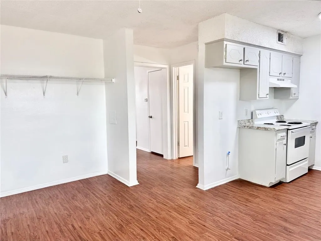 Quadruplex For Rent in Johnson County , 441 SW Thomas Street D, Burleson, Texas 76028, 2 Bedroom, 2 Bathroom, Garage spaces, 1,100 Sqft, built in 1979, mls#21290778, Real Estate Agent in Burleson, Homes For Rent in Johnson county, Homes For Rent in Burleson, Realtor in Burleson Texas, Real Estate Brokerage Independent Realty Texas, Luminita Cordes Realtor