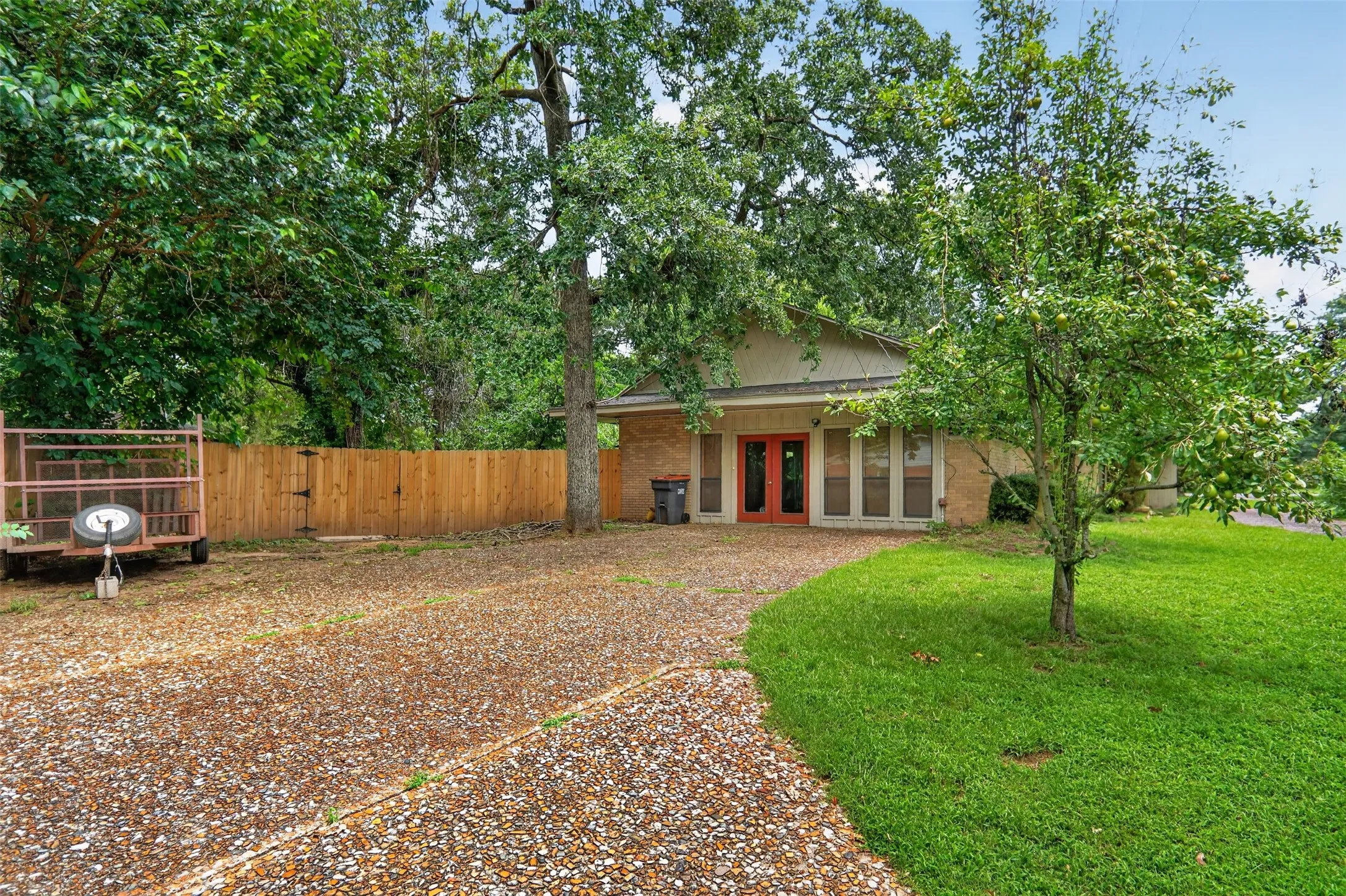 Single Family Residence For Sale in Lamar County , 1911 Harrison Avenue, Paris, Texas 75460, 3 Bedroom, 4 Bathroom, Garage spaces, 3,625 Sqft, built in 1958, mls#21284150, Real Estate Agent in Paris, Homes For Sale in Lamar county, Homes For Sale in Paris, Realtor in Paris Texas, Real Estate Brokerage Independent Realty Texas, Luminita Cordes Realtor