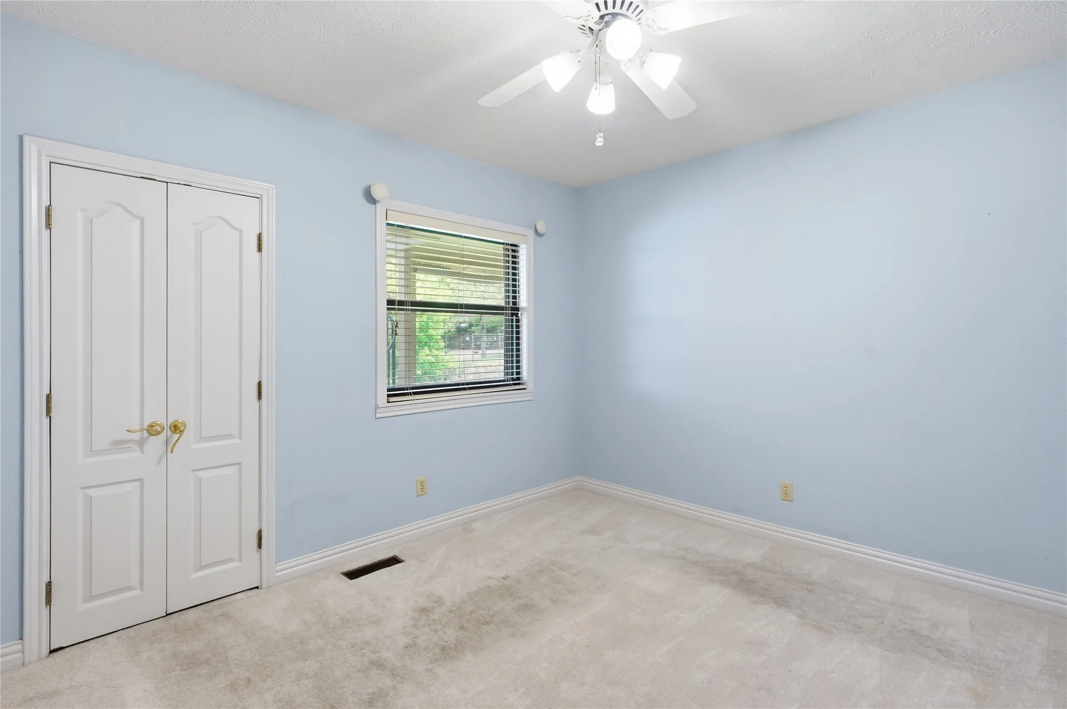 Single Family Residence For Sale in Tarrant County , 8960 Dickson Road, Fort Worth, Texas 76179, 4 Bedroom, 4 Bathroom, 2 Garage spaces, 4,124 Sqft, built in 1978, mls#21293746, Real Estate Agent in Fort Worth, Homes For Sale in Tarrant county, Homes For Sale in Fort Worth, Realtor in Fort Worth Texas, Real Estate Brokerage Independent Realty Texas, Luminita Cordes Realtor