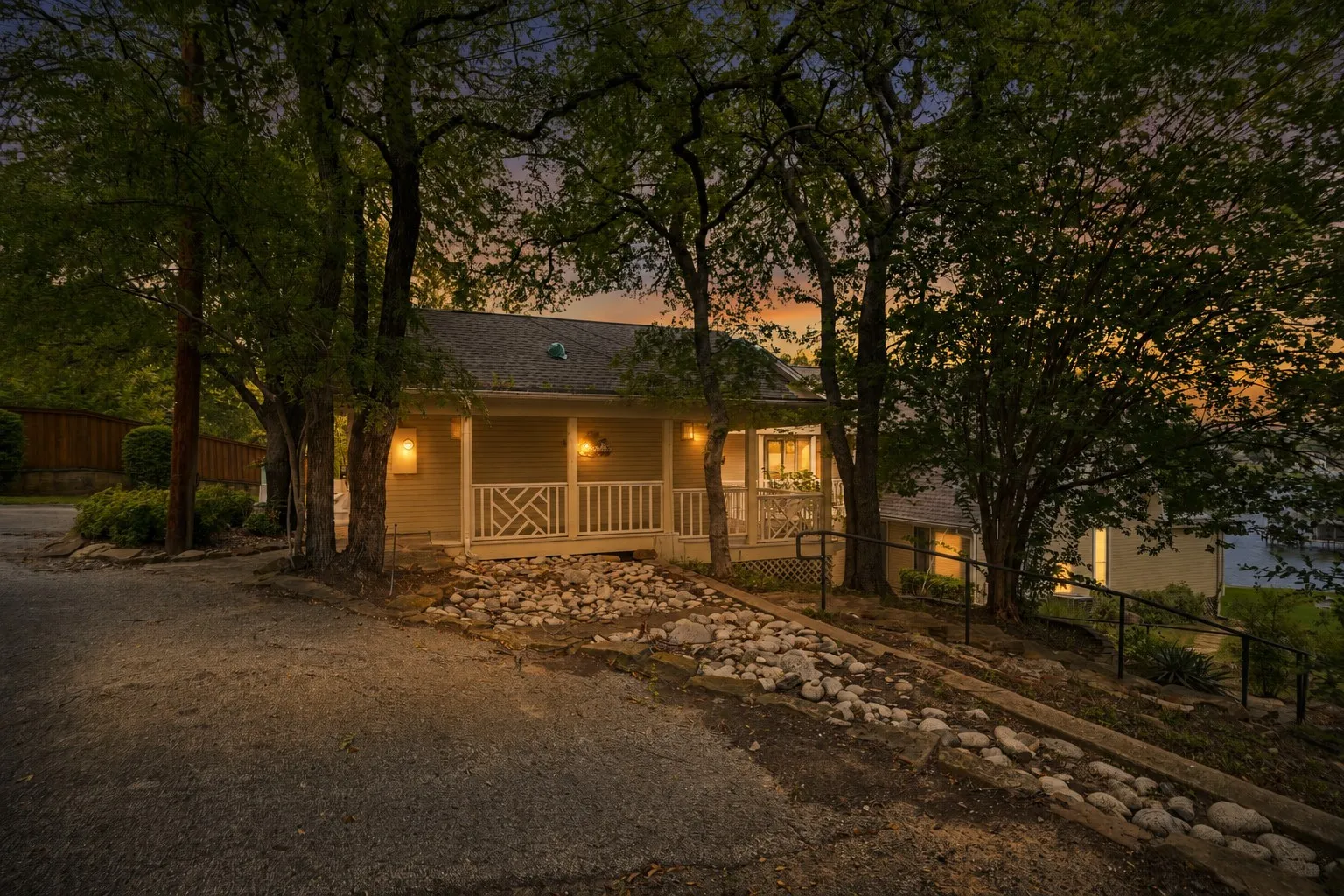 Single Family Residence For Sale in Tarrant County , 8960 Dickson Road, Fort Worth, Texas 76179, 4 Bedroom, 4 Bathroom, 2 Garage spaces, 4,124 Sqft, built in 1978, mls#21293746, Real Estate Agent in Fort Worth, Homes For Sale in Tarrant county, Homes For Sale in Fort Worth, Realtor in Fort Worth Texas, Real Estate Brokerage Independent Realty Texas, Luminita Cordes Realtor