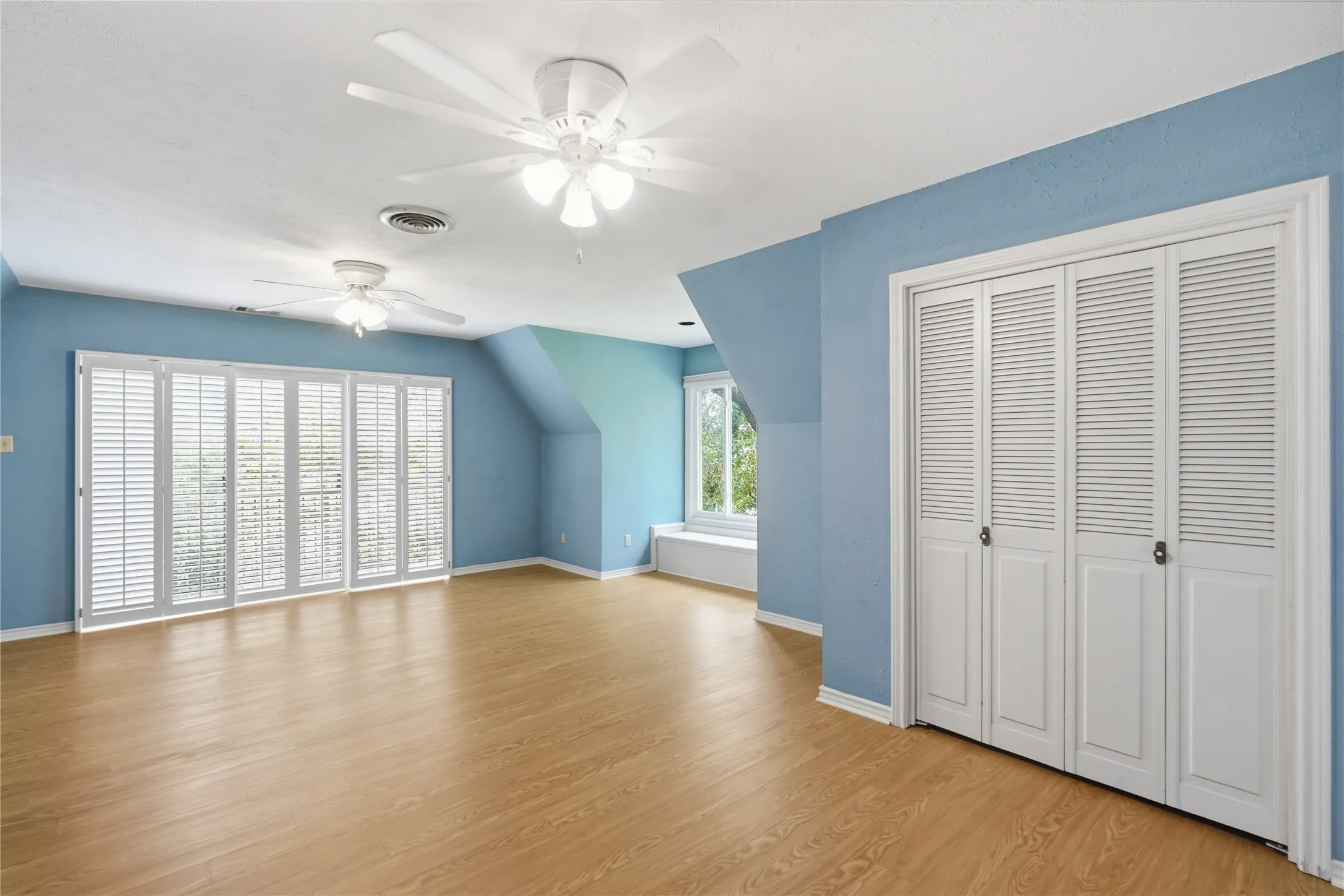 Single Family Residence For Sale in Tarrant County , 8960 Dickson Road, Fort Worth, Texas 76179, 4 Bedroom, 4 Bathroom, 2 Garage spaces, 4,124 Sqft, built in 1978, mls#21293746, Real Estate Agent in Fort Worth, Homes For Sale in Tarrant county, Homes For Sale in Fort Worth, Realtor in Fort Worth Texas, Real Estate Brokerage Independent Realty Texas, Luminita Cordes Realtor