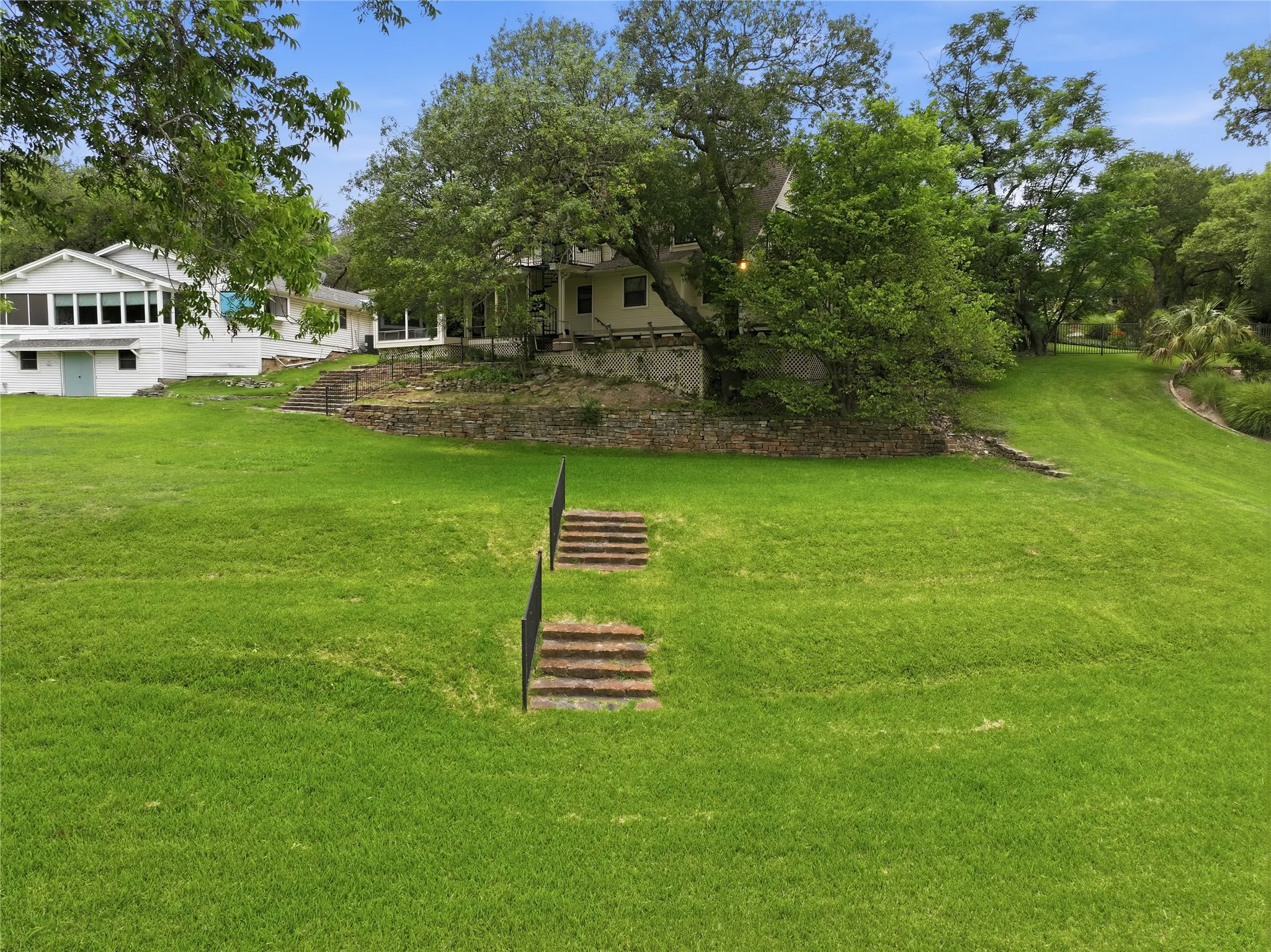 Single Family Residence For Sale in Tarrant County , 8960 Dickson Road, Fort Worth, Texas 76179, 4 Bedroom, 4 Bathroom, 2 Garage spaces, 4,124 Sqft, built in 1978, mls#21293746, Real Estate Agent in Fort Worth, Homes For Sale in Tarrant county, Homes For Sale in Fort Worth, Realtor in Fort Worth Texas, Real Estate Brokerage Independent Realty Texas, Luminita Cordes Realtor