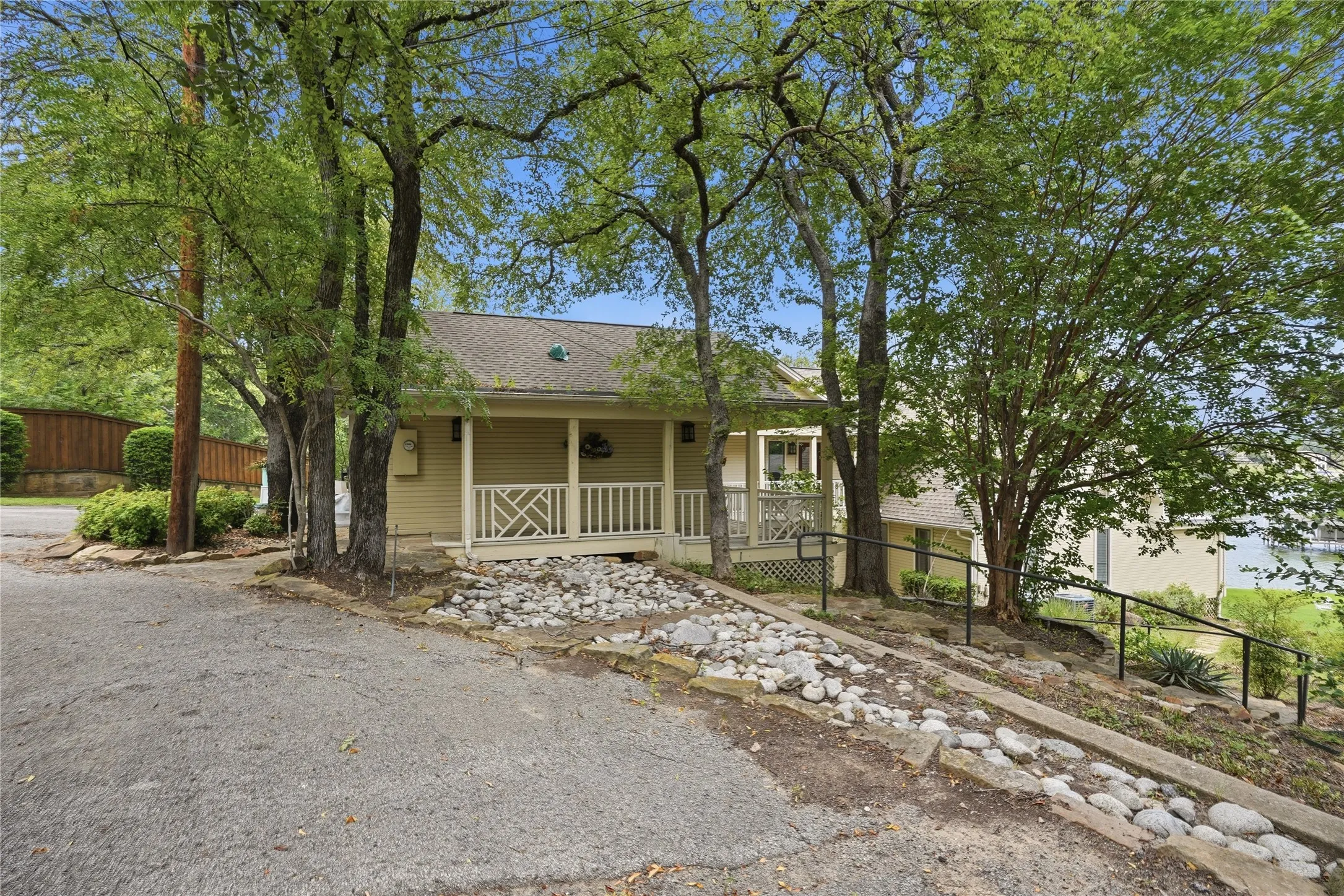Single Family Residence For Sale in Tarrant County , 8960 Dickson Road, Fort Worth, Texas 76179, 4 Bedroom, 4 Bathroom, 2 Garage spaces, 4,124 Sqft, built in 1978, mls#21293746, Real Estate Agent in Fort Worth, Homes For Sale in Tarrant county, Homes For Sale in Fort Worth, Realtor in Fort Worth Texas, Real Estate Brokerage Independent Realty Texas, Luminita Cordes Realtor
