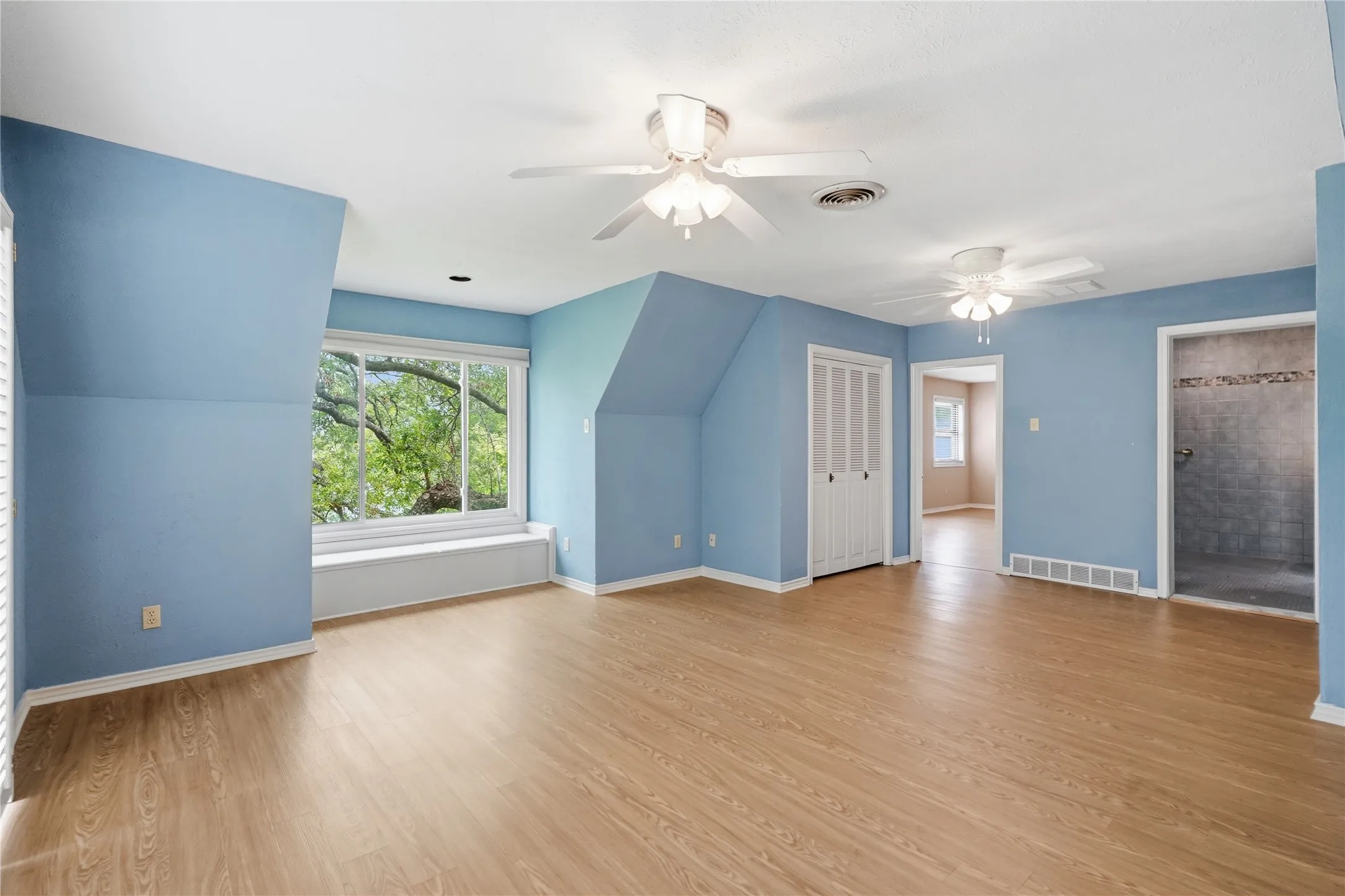 Single Family Residence For Sale in Tarrant County , 8960 Dickson Road, Fort Worth, Texas 76179, 4 Bedroom, 4 Bathroom, 2 Garage spaces, 4,124 Sqft, built in 1978, mls#21293746, Real Estate Agent in Fort Worth, Homes For Sale in Tarrant county, Homes For Sale in Fort Worth, Realtor in Fort Worth Texas, Real Estate Brokerage Independent Realty Texas, Luminita Cordes Realtor