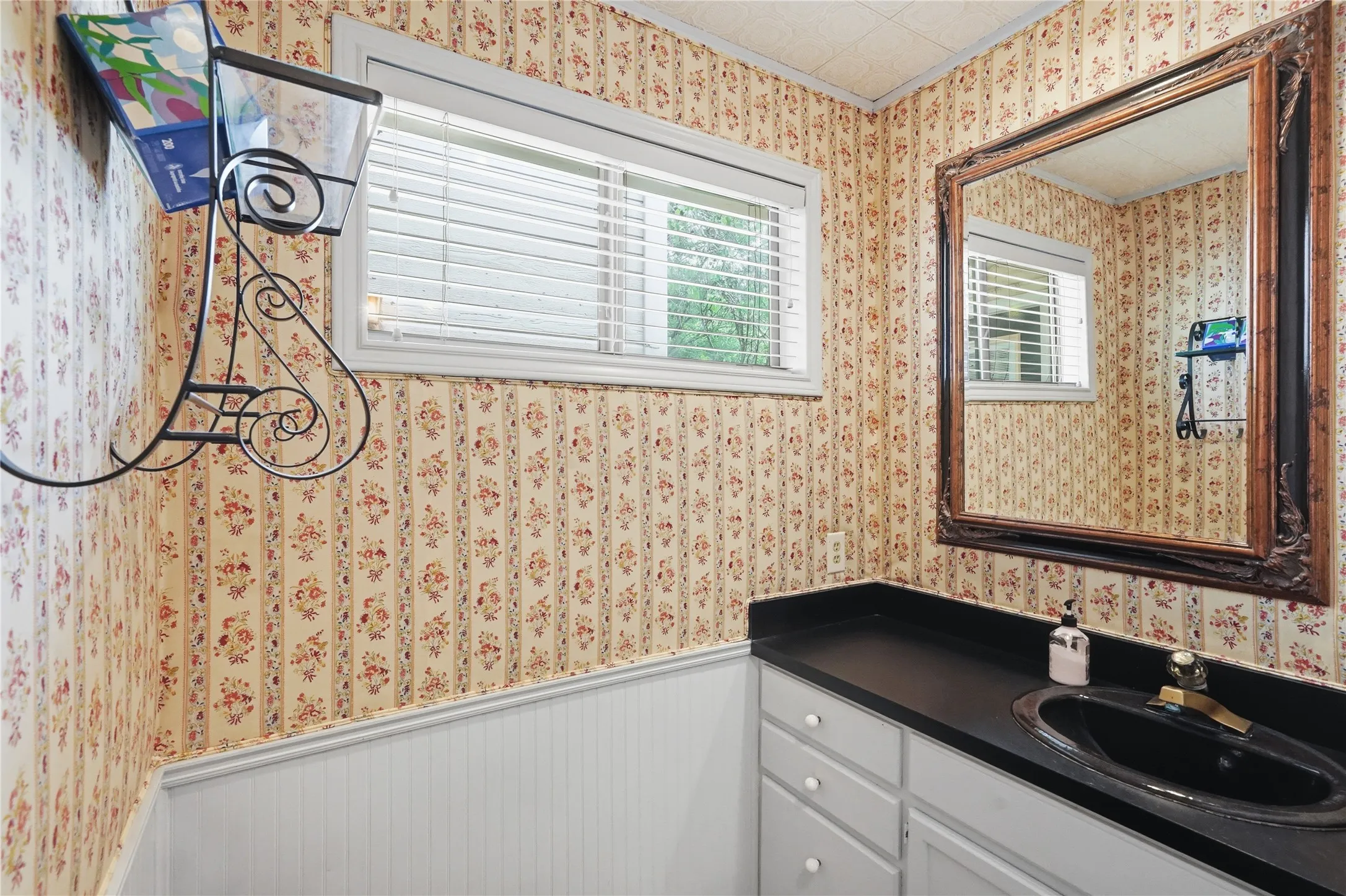 Single Family Residence For Sale in Tarrant County , 8960 Dickson Road, Fort Worth, Texas 76179, 4 Bedroom, 4 Bathroom, 2 Garage spaces, 4,124 Sqft, built in 1978, mls#21293746, Real Estate Agent in Fort Worth, Homes For Sale in Tarrant county, Homes For Sale in Fort Worth, Realtor in Fort Worth Texas, Real Estate Brokerage Independent Realty Texas, Luminita Cordes Realtor