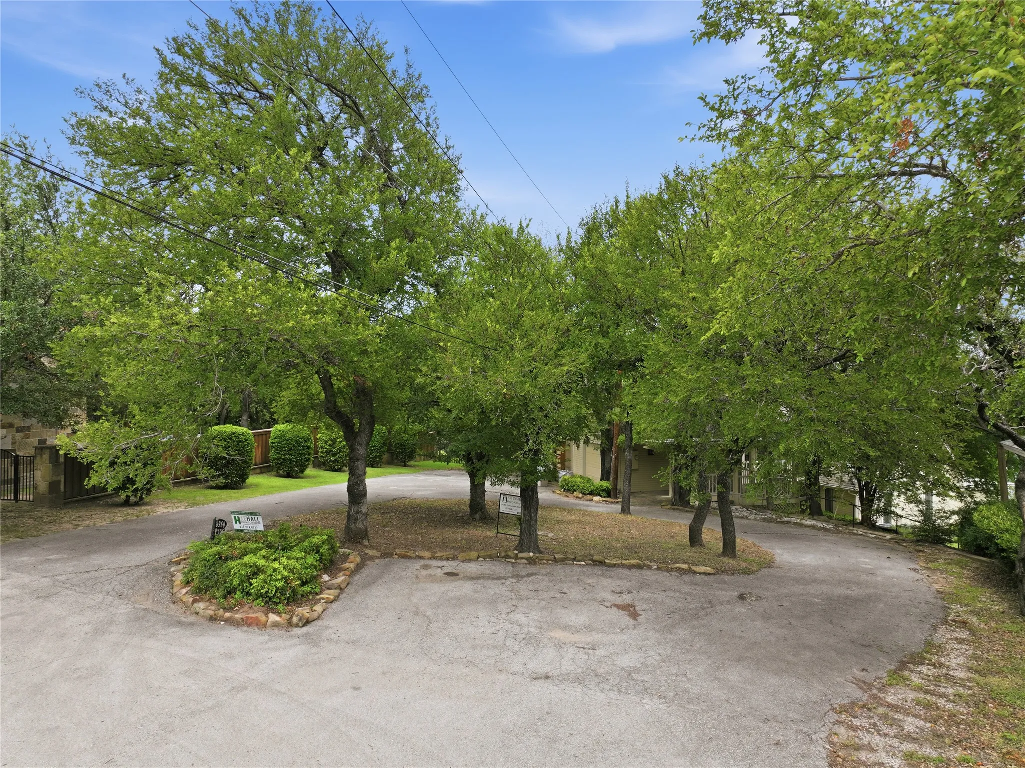 Single Family Residence For Sale in Tarrant County , 8960 Dickson Road, Fort Worth, Texas 76179, 4 Bedroom, 4 Bathroom, 2 Garage spaces, 4,124 Sqft, built in 1978, mls#21293746, Real Estate Agent in Fort Worth, Homes For Sale in Tarrant county, Homes For Sale in Fort Worth, Realtor in Fort Worth Texas, Real Estate Brokerage Independent Realty Texas, Luminita Cordes Realtor