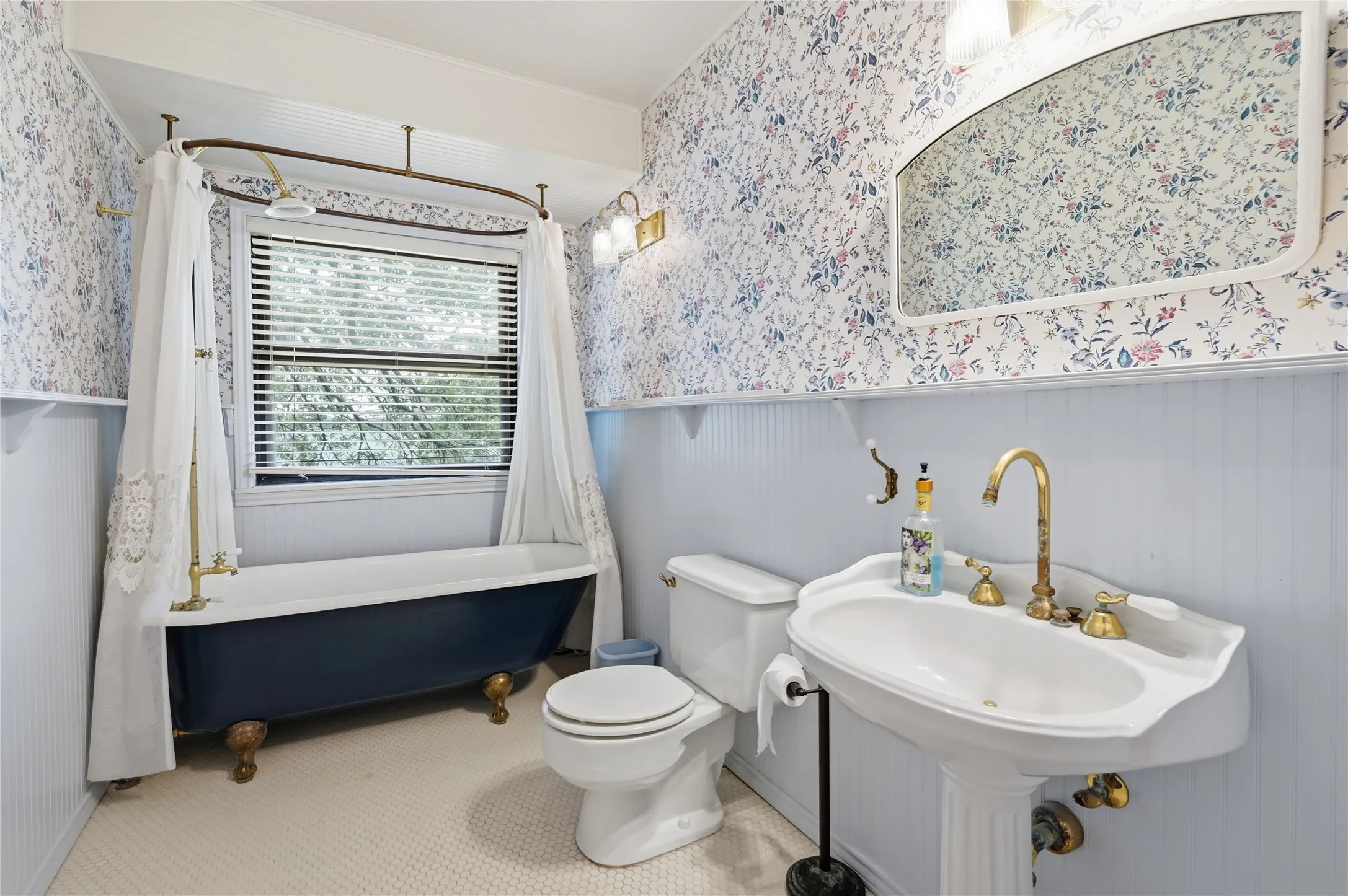 Single Family Residence For Sale in Tarrant County , 8960 Dickson Road, Fort Worth, Texas 76179, 4 Bedroom, 4 Bathroom, 2 Garage spaces, 4,124 Sqft, built in 1978, mls#21293746, Real Estate Agent in Fort Worth, Homes For Sale in Tarrant county, Homes For Sale in Fort Worth, Realtor in Fort Worth Texas, Real Estate Brokerage Independent Realty Texas, Luminita Cordes Realtor