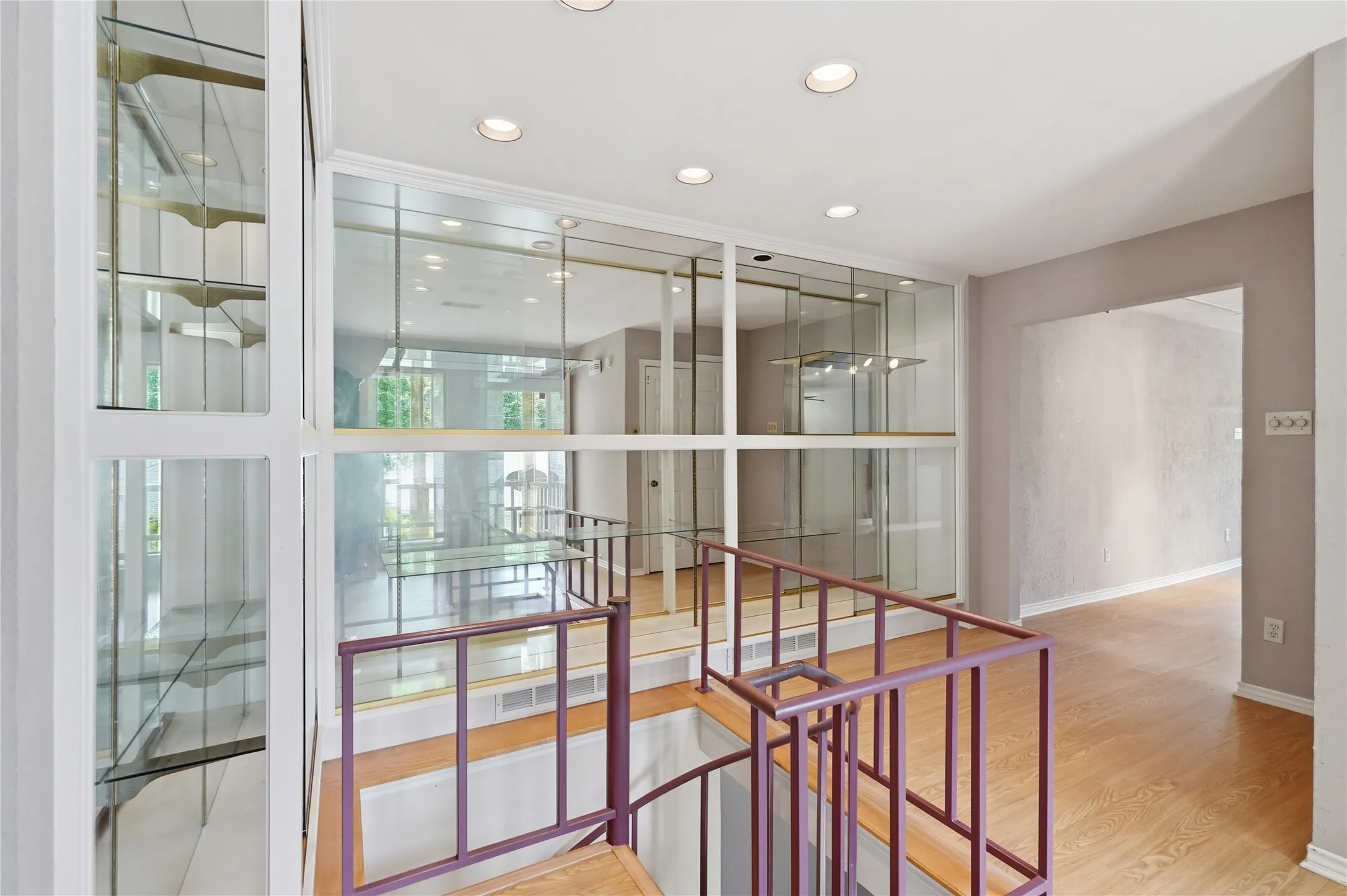 Single Family Residence For Sale in Tarrant County , 8960 Dickson Road, Fort Worth, Texas 76179, 4 Bedroom, 4 Bathroom, 2 Garage spaces, 4,124 Sqft, built in 1978, mls#21293746, Real Estate Agent in Fort Worth, Homes For Sale in Tarrant county, Homes For Sale in Fort Worth, Realtor in Fort Worth Texas, Real Estate Brokerage Independent Realty Texas, Luminita Cordes Realtor
